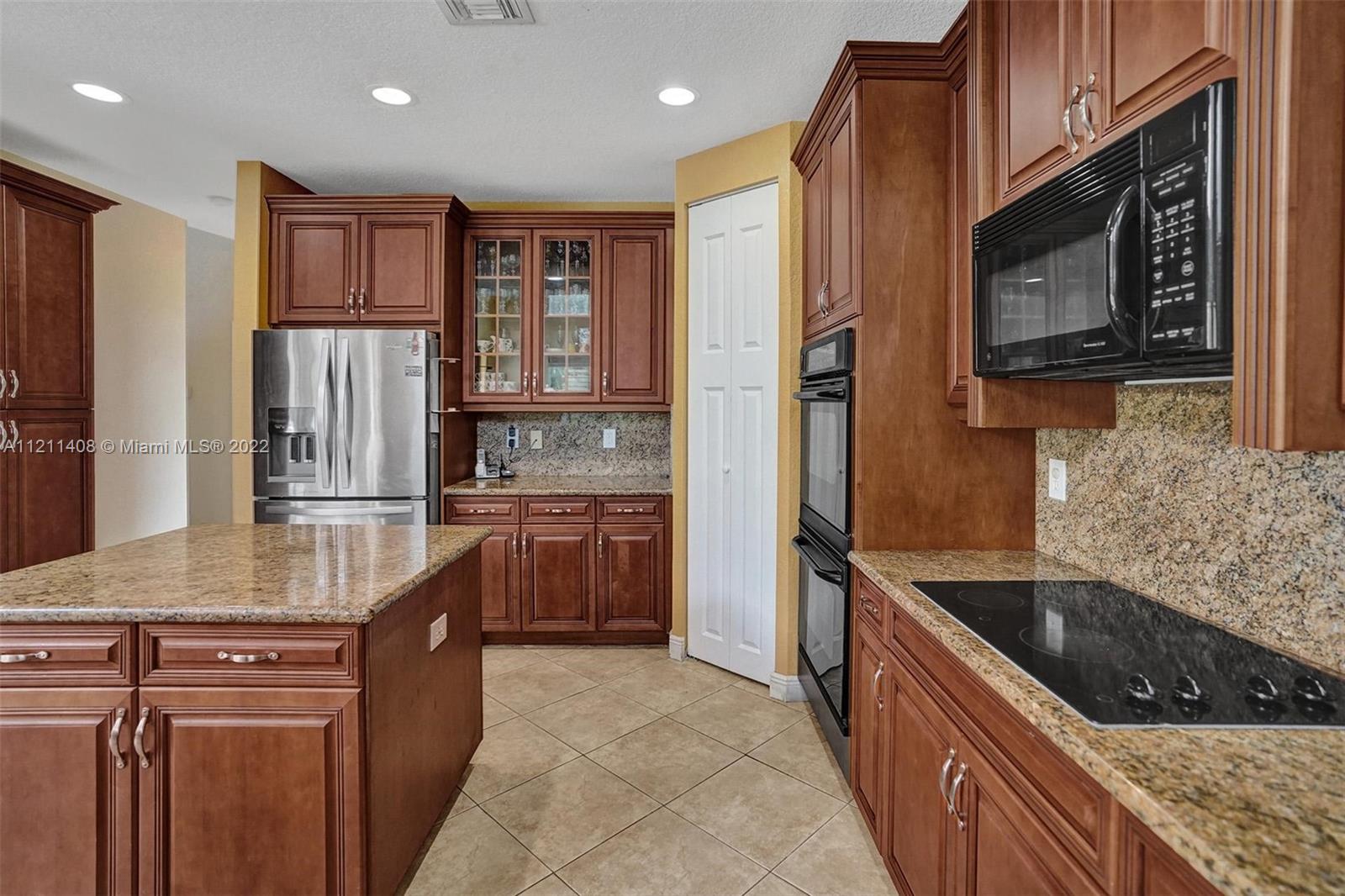 SUNSET LAKES PLAT THREE - Residential Lease