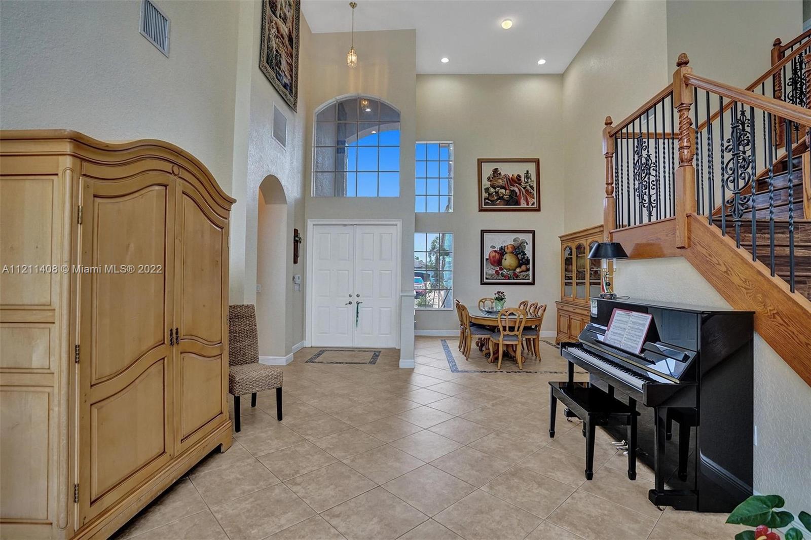 SUNSET LAKES PLAT THREE - Residential Lease