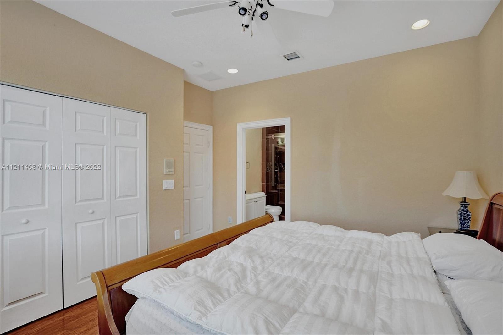 SUNSET LAKES PLAT THREE - Residential Lease