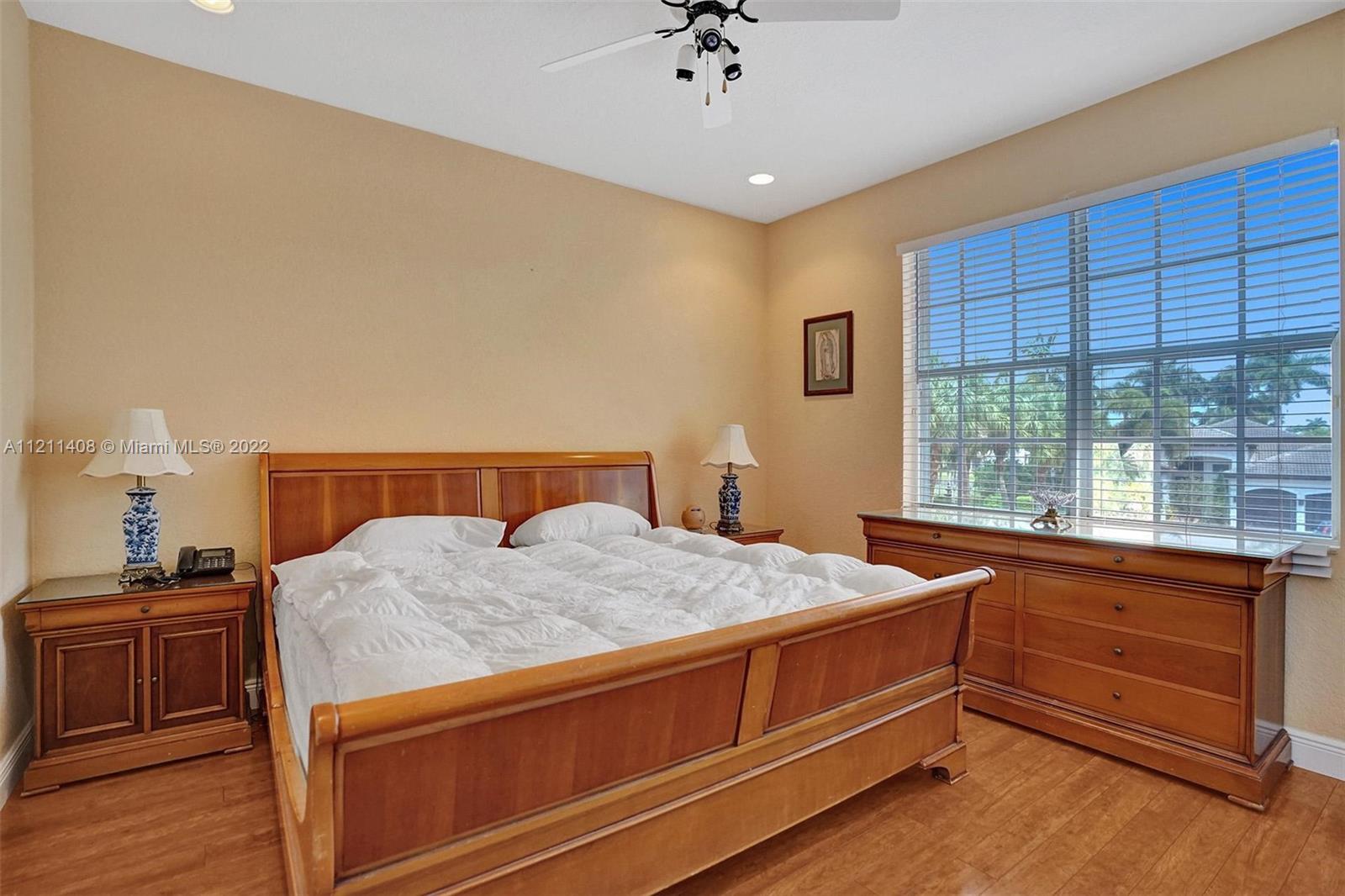 SUNSET LAKES PLAT THREE - Residential Lease