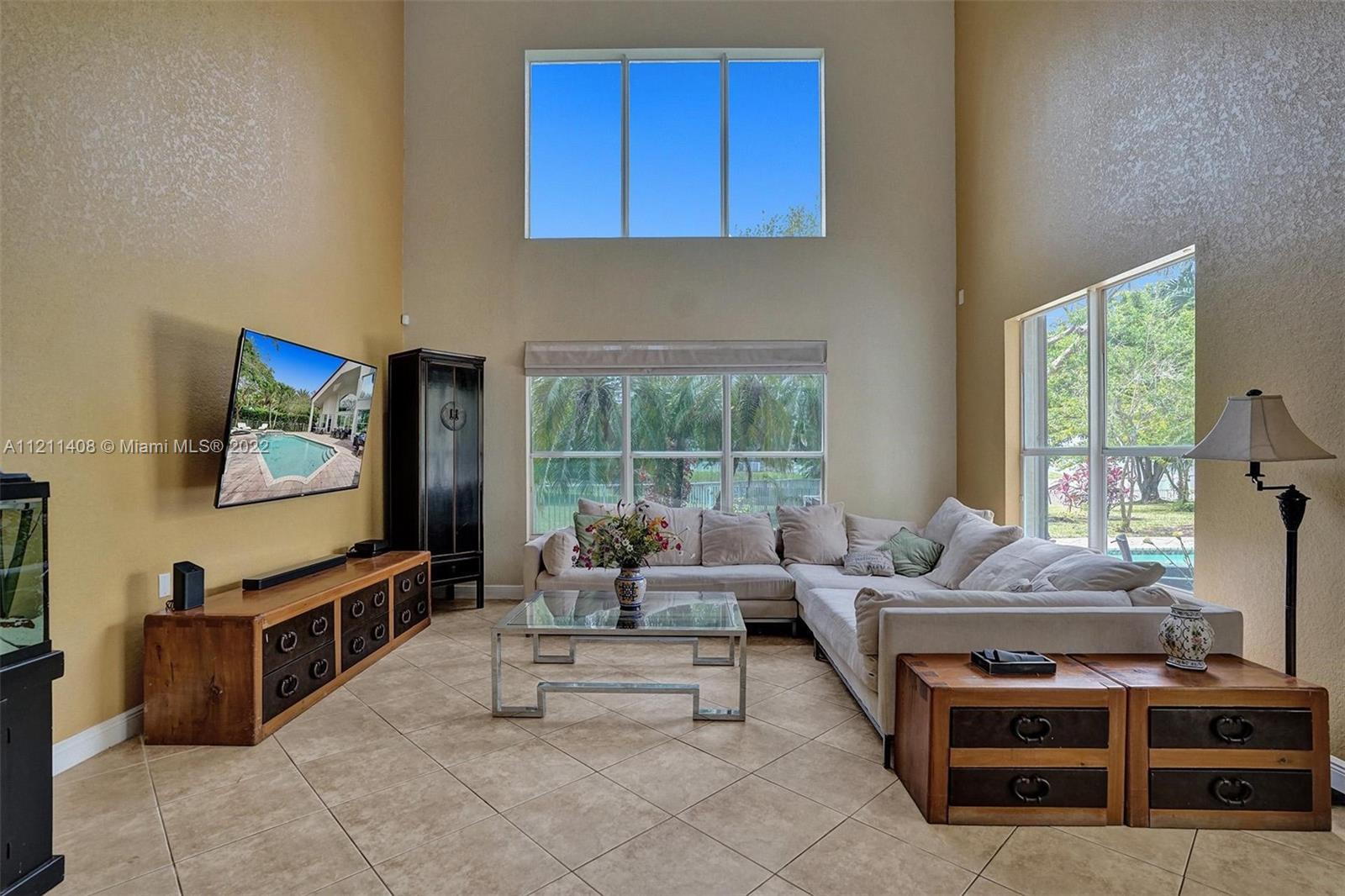 SUNSET LAKES PLAT THREE - Residential Lease