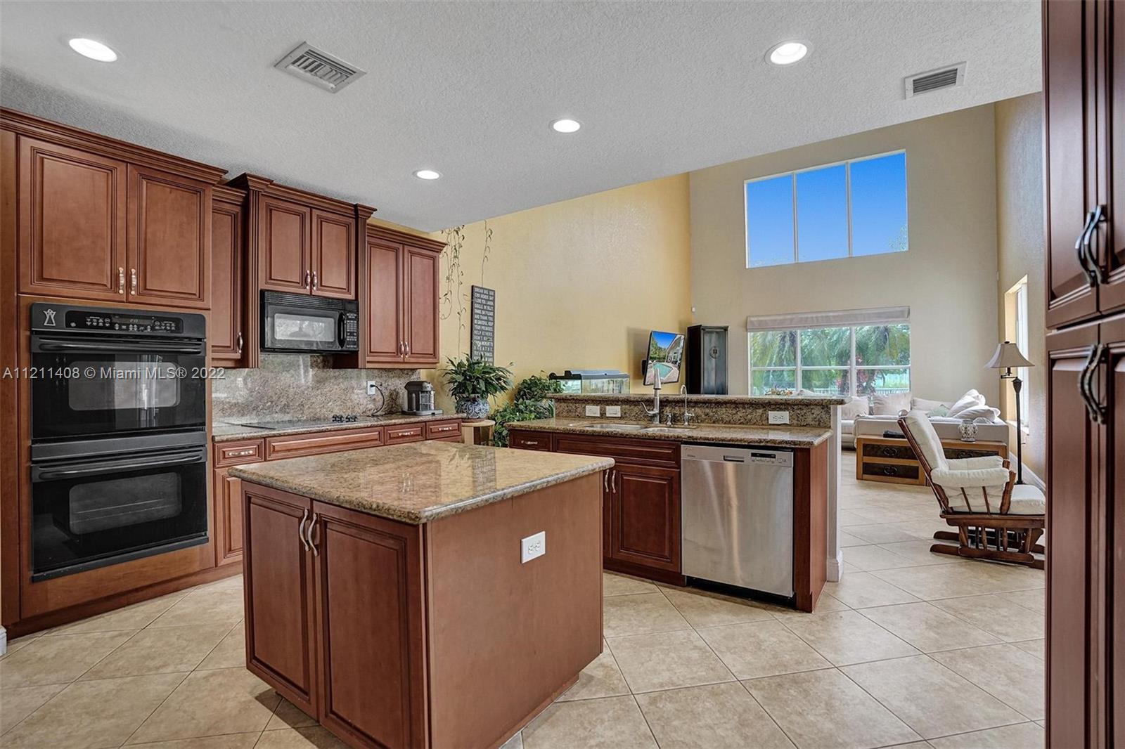 SUNSET LAKES PLAT THREE - Residential Lease