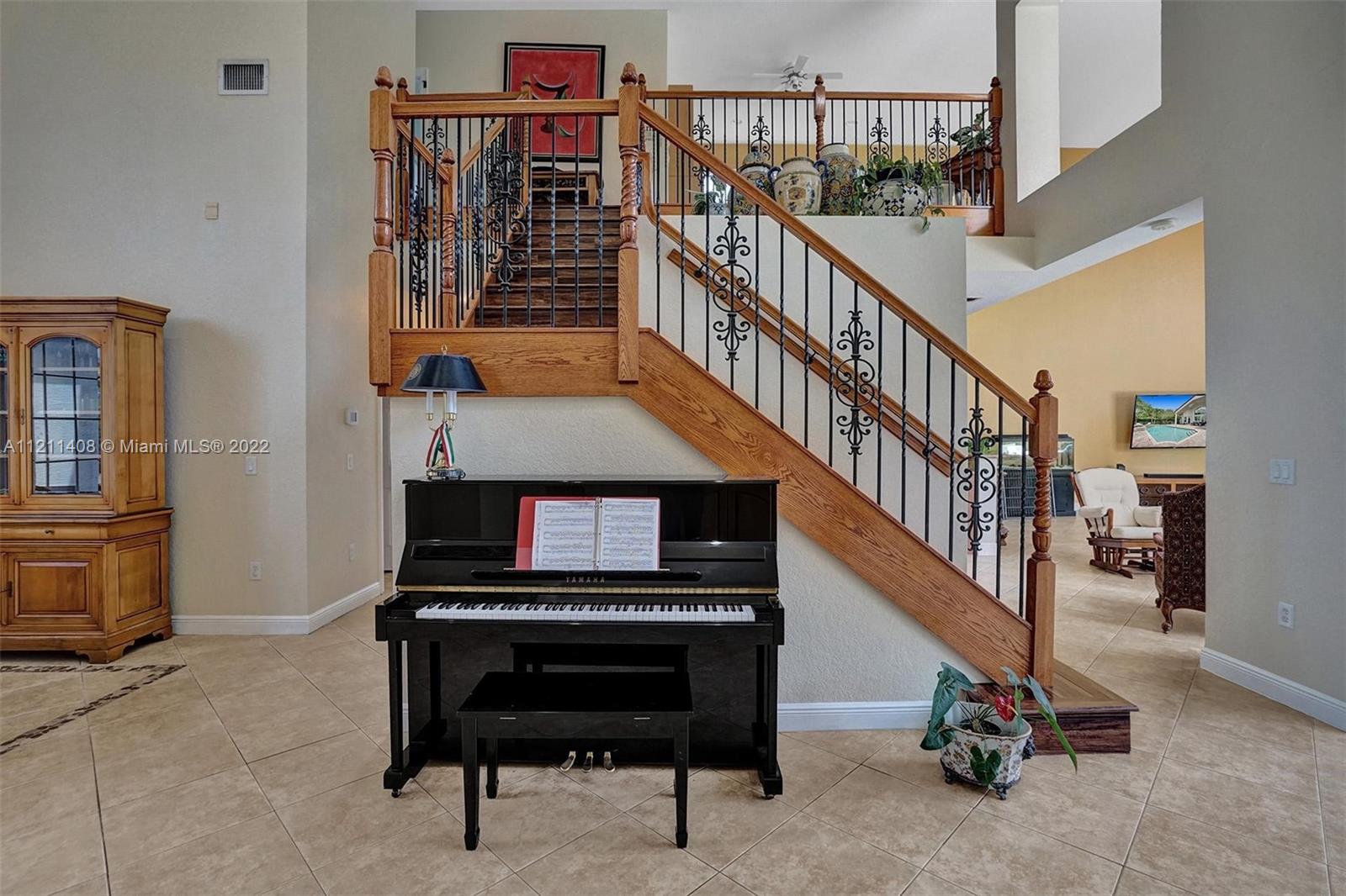 SUNSET LAKES PLAT THREE - Residential Lease