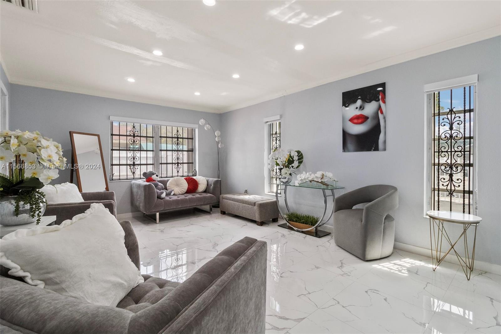 MONGIELLO MANOR - Residential