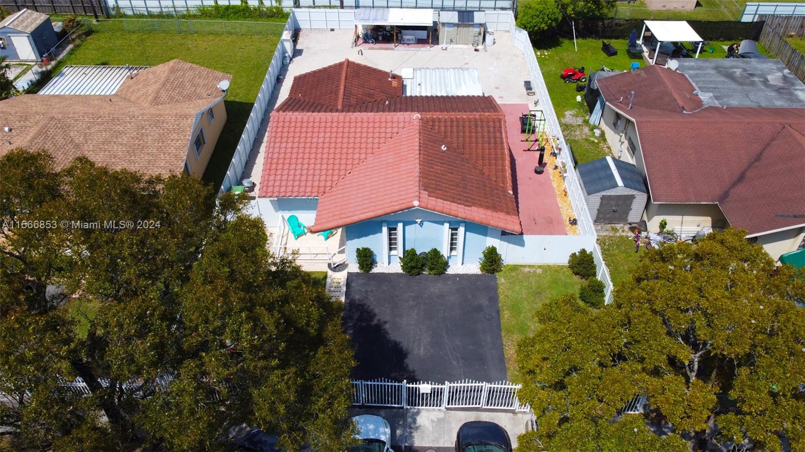 MONGIELLO MANOR - Residential