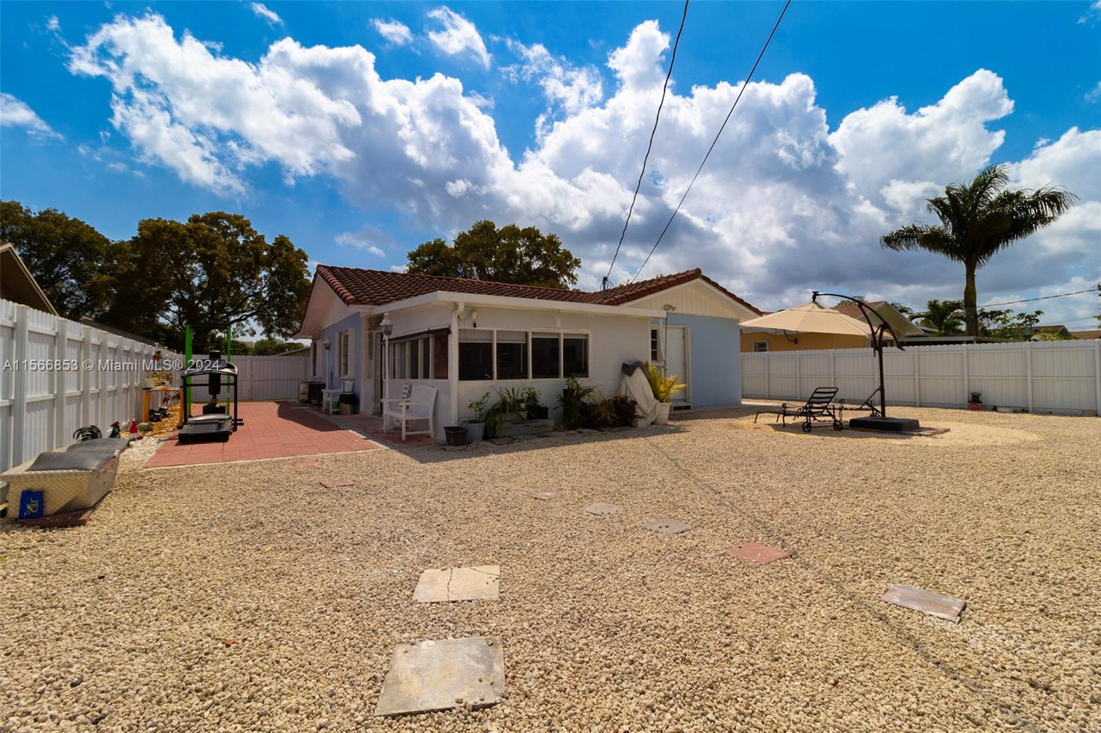 MONGIELLO MANOR - Residential