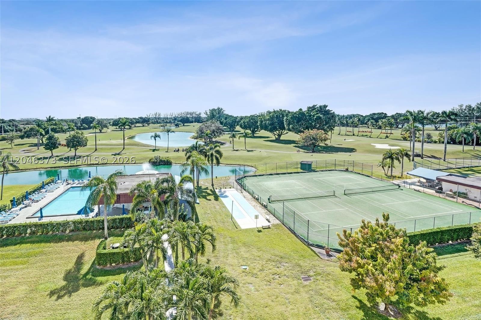 HOLLYBROOK GOLF AND - Residential