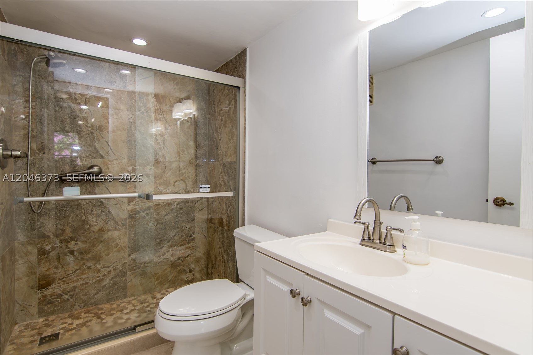 HOLLYBROOK GOLF AND - Residential