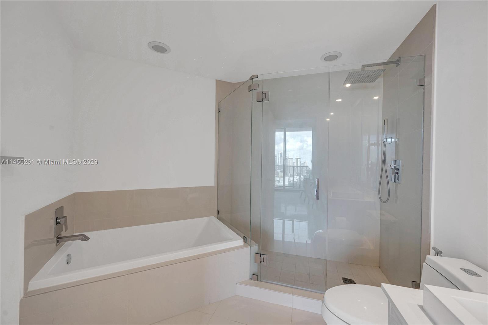 BRICKELL HEIGHTS EAST CON - Residential Lease
