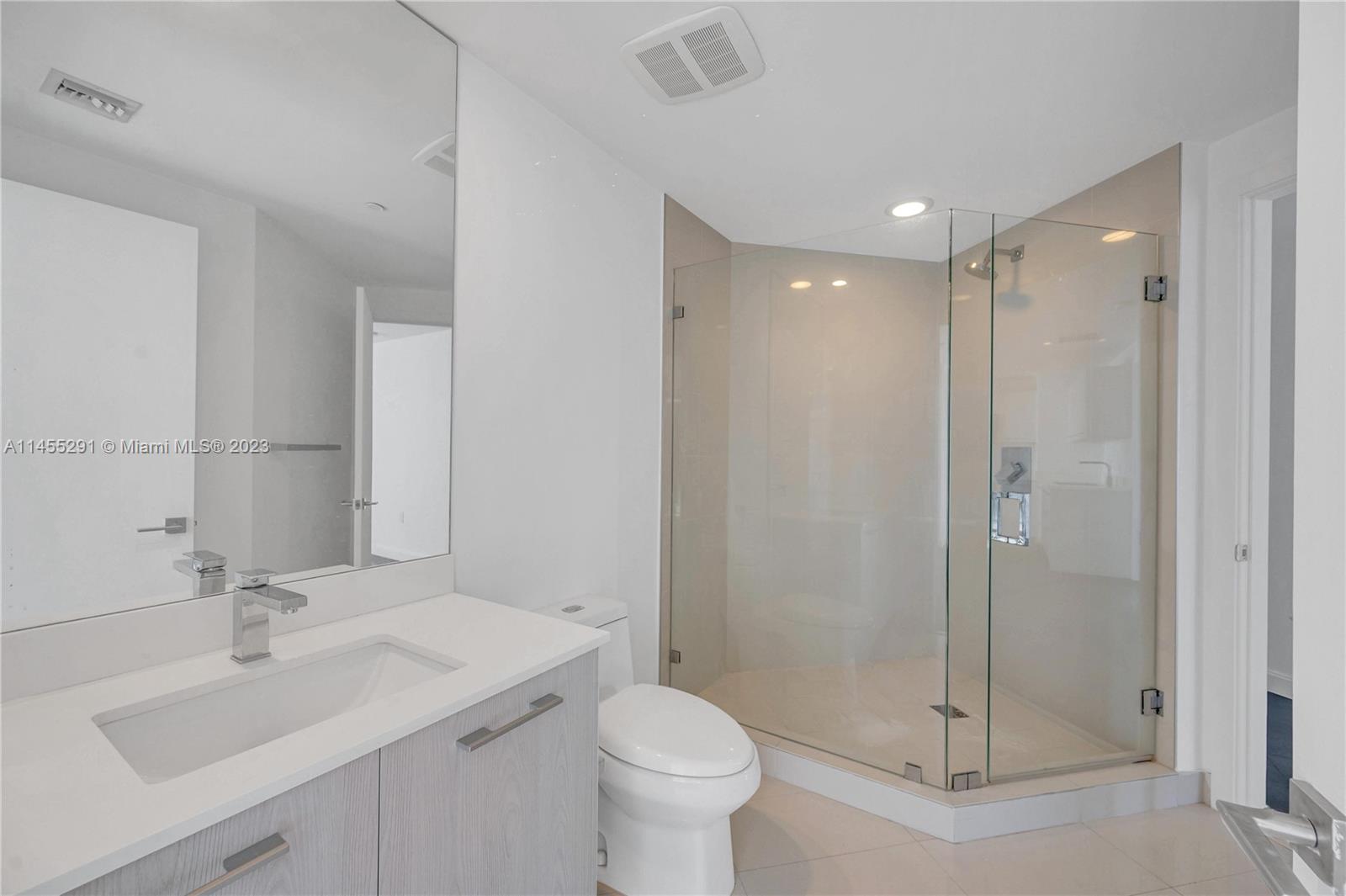 BRICKELL HEIGHTS EAST CON - Residential Lease