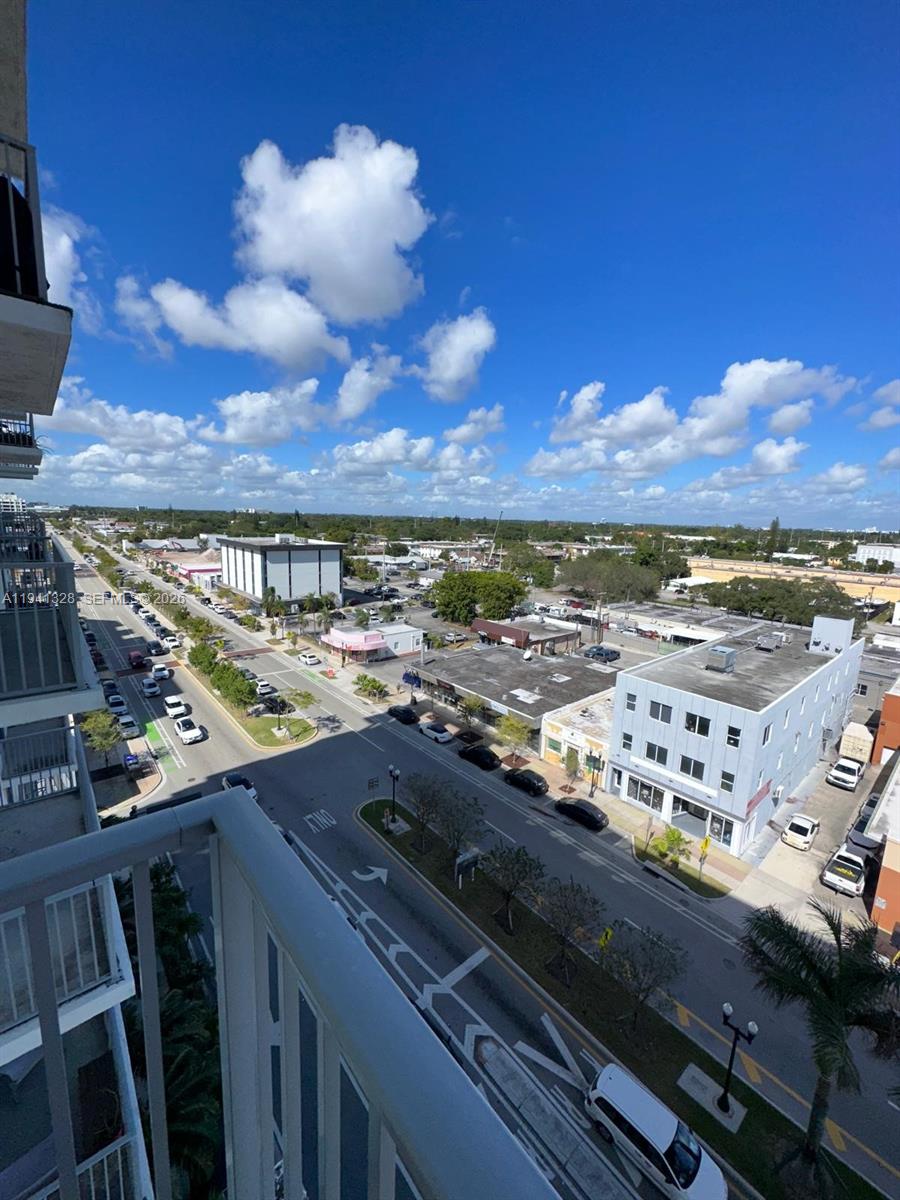 HOLLYWOOD STATION RES CON - Residential