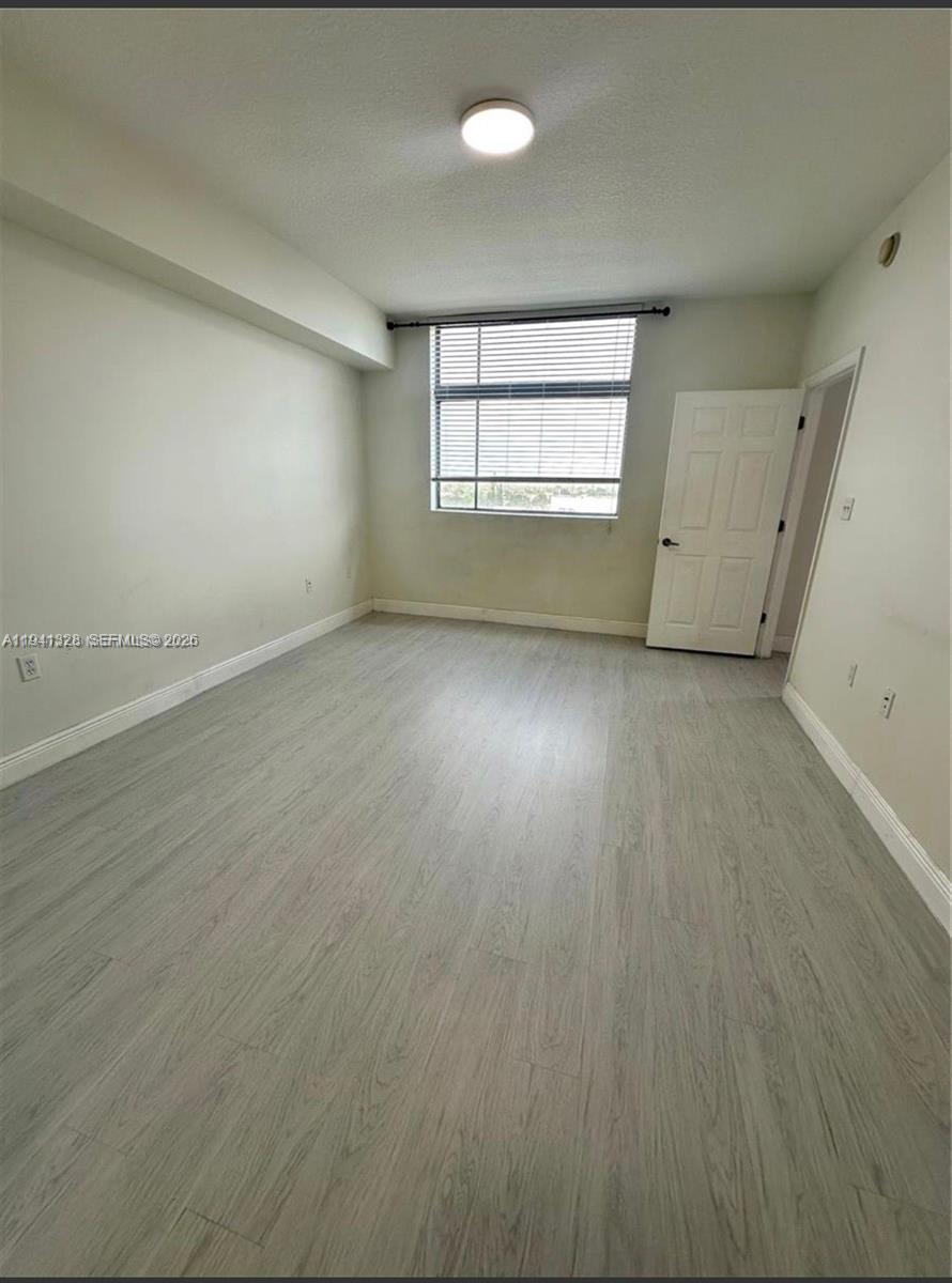 HOLLYWOOD STATION RES CON - Residential