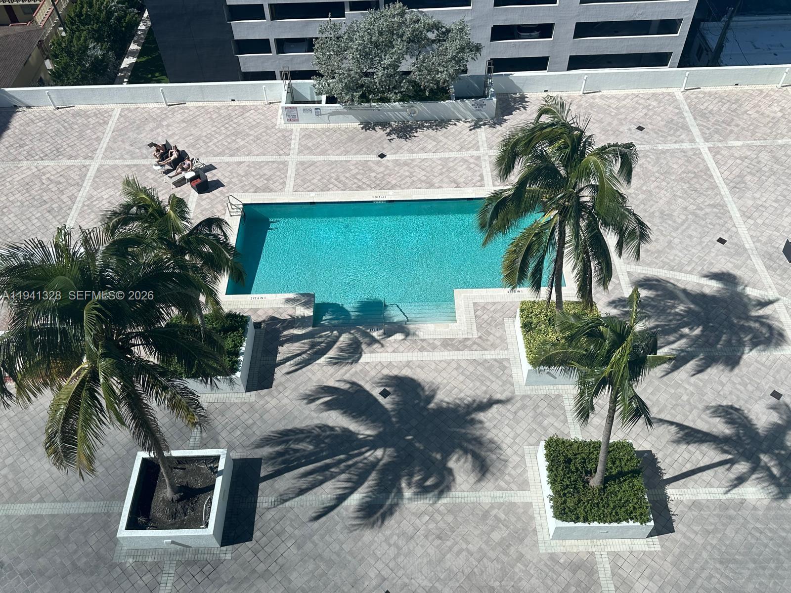 HOLLYWOOD STATION RES CON - Residential