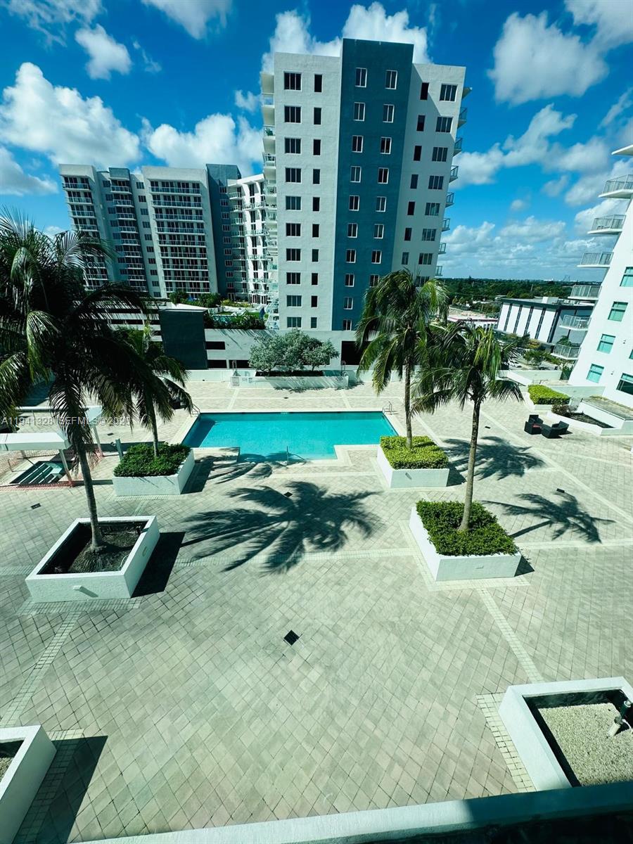 HOLLYWOOD STATION RES CON - Residential