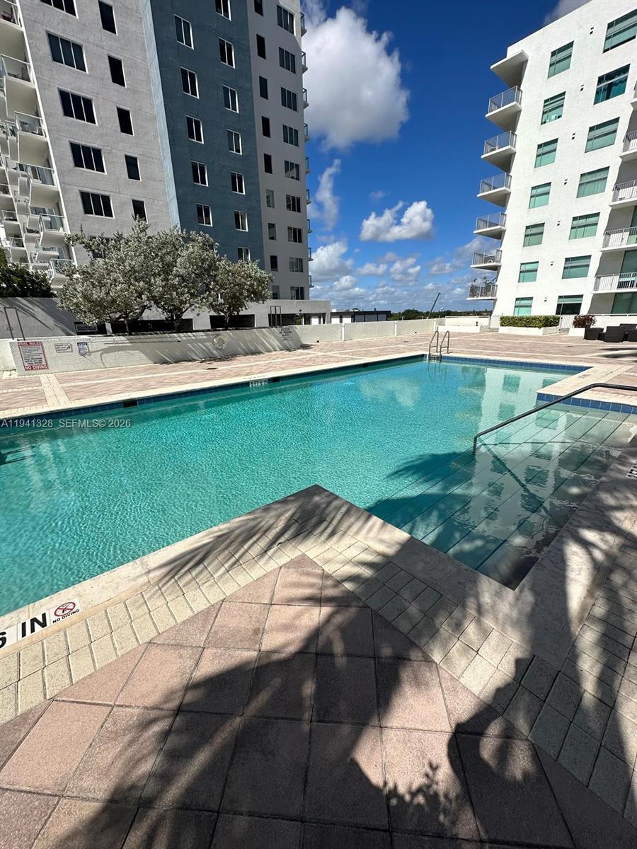 HOLLYWOOD STATION RES CON - Residential