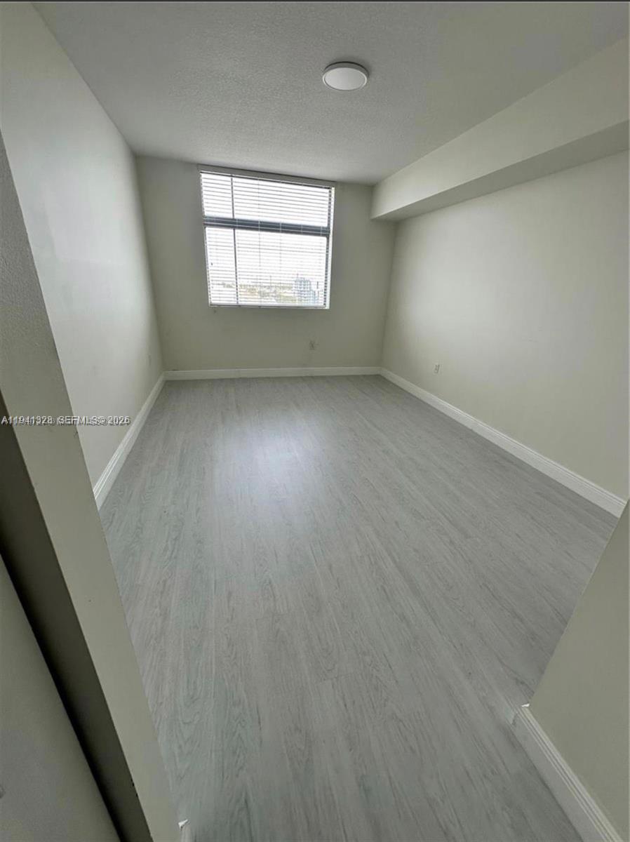 HOLLYWOOD STATION RES CON - Residential