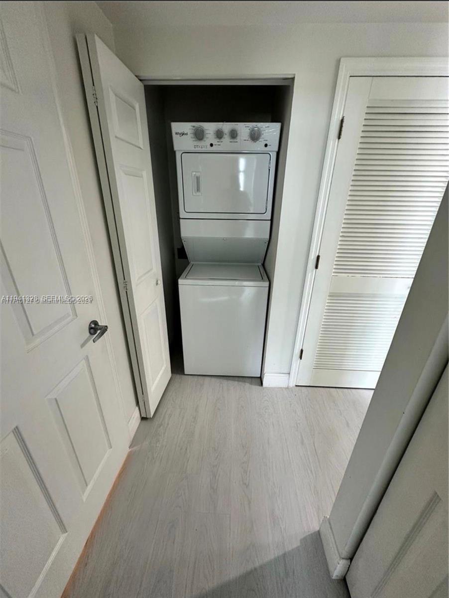 HOLLYWOOD STATION RES CON - Residential