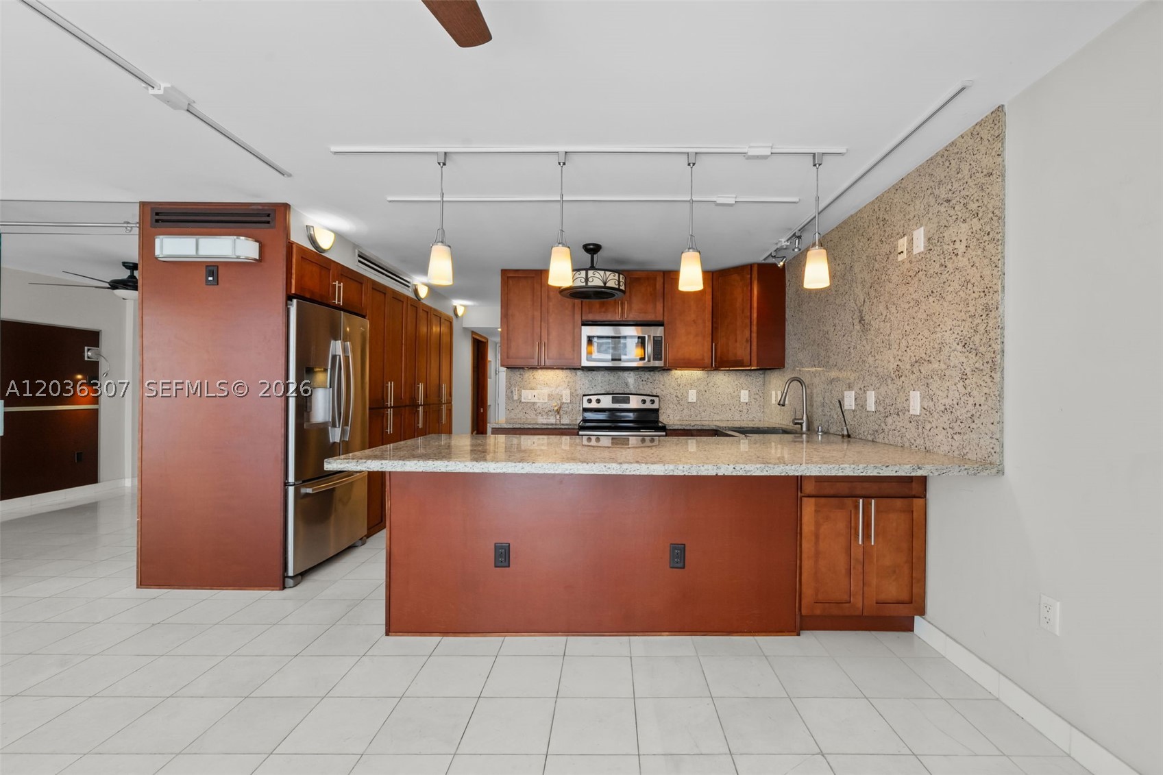 BAYVIEW TERR CONDO - Residential