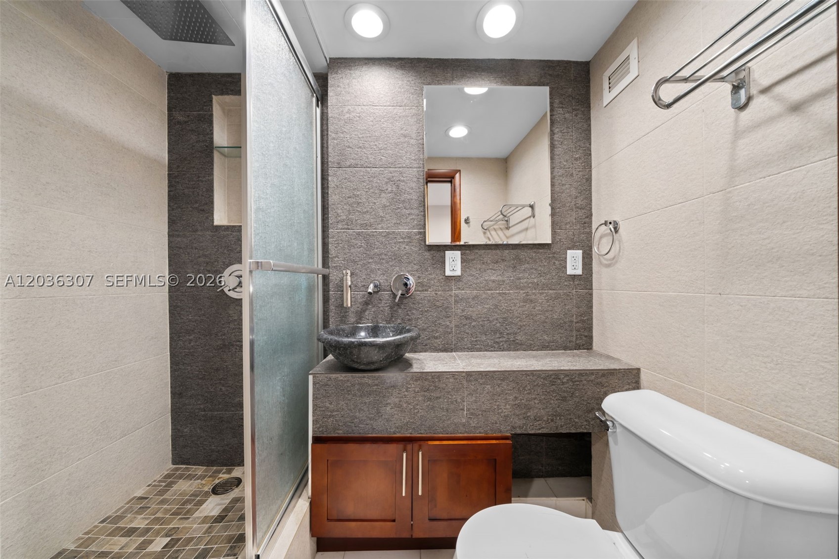 BAYVIEW TERR CONDO - Residential