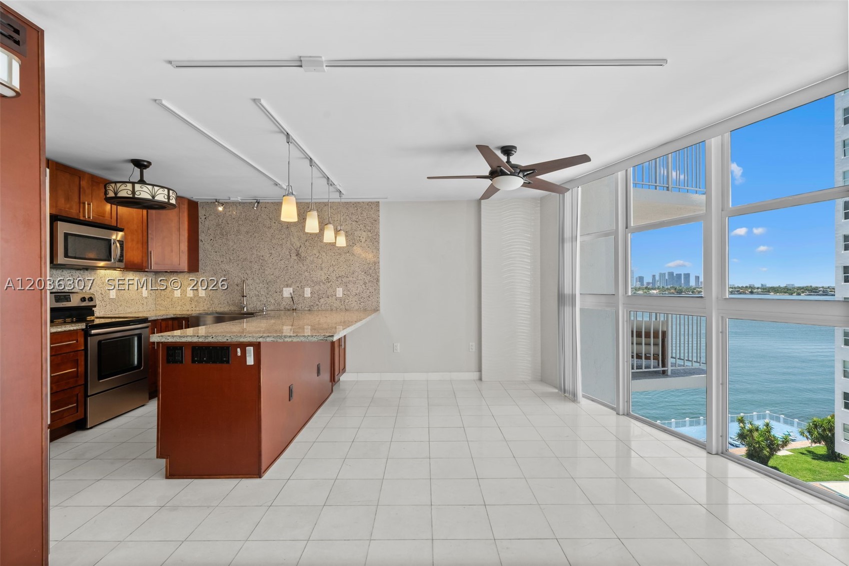 BAYVIEW TERR CONDO - Residential