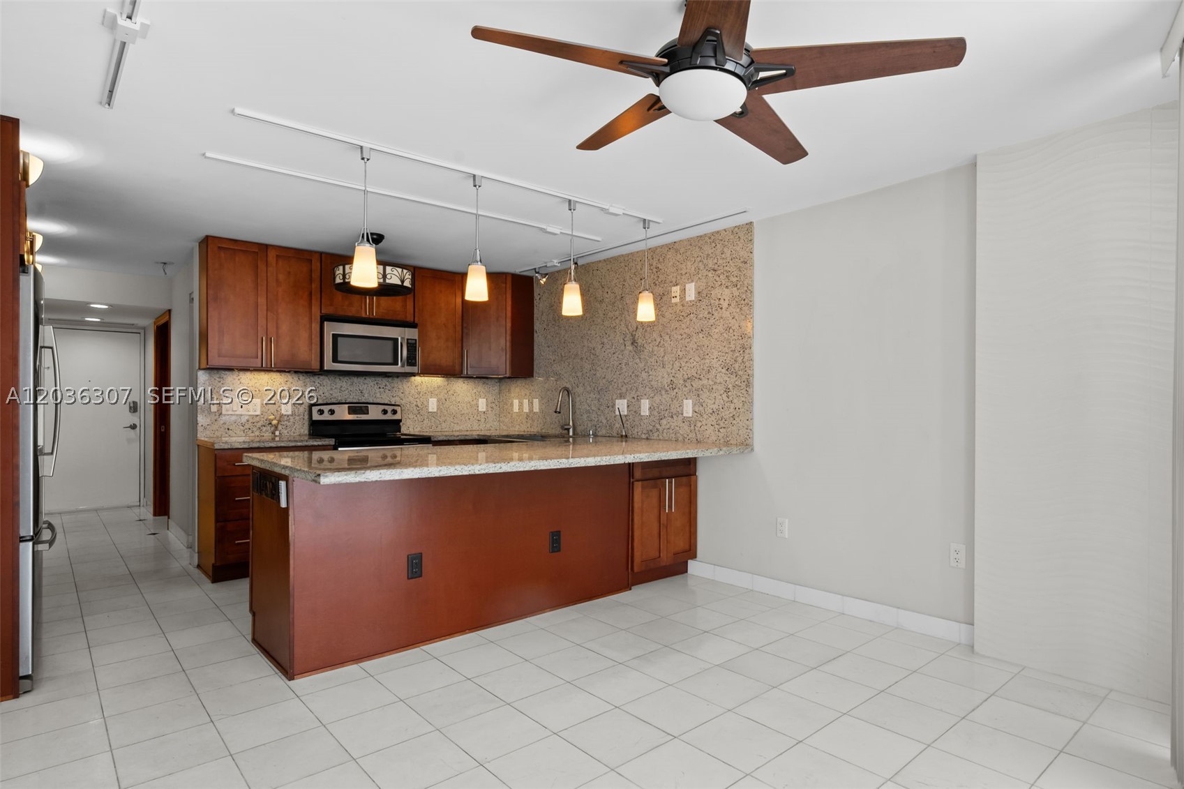 BAYVIEW TERR CONDO - Residential