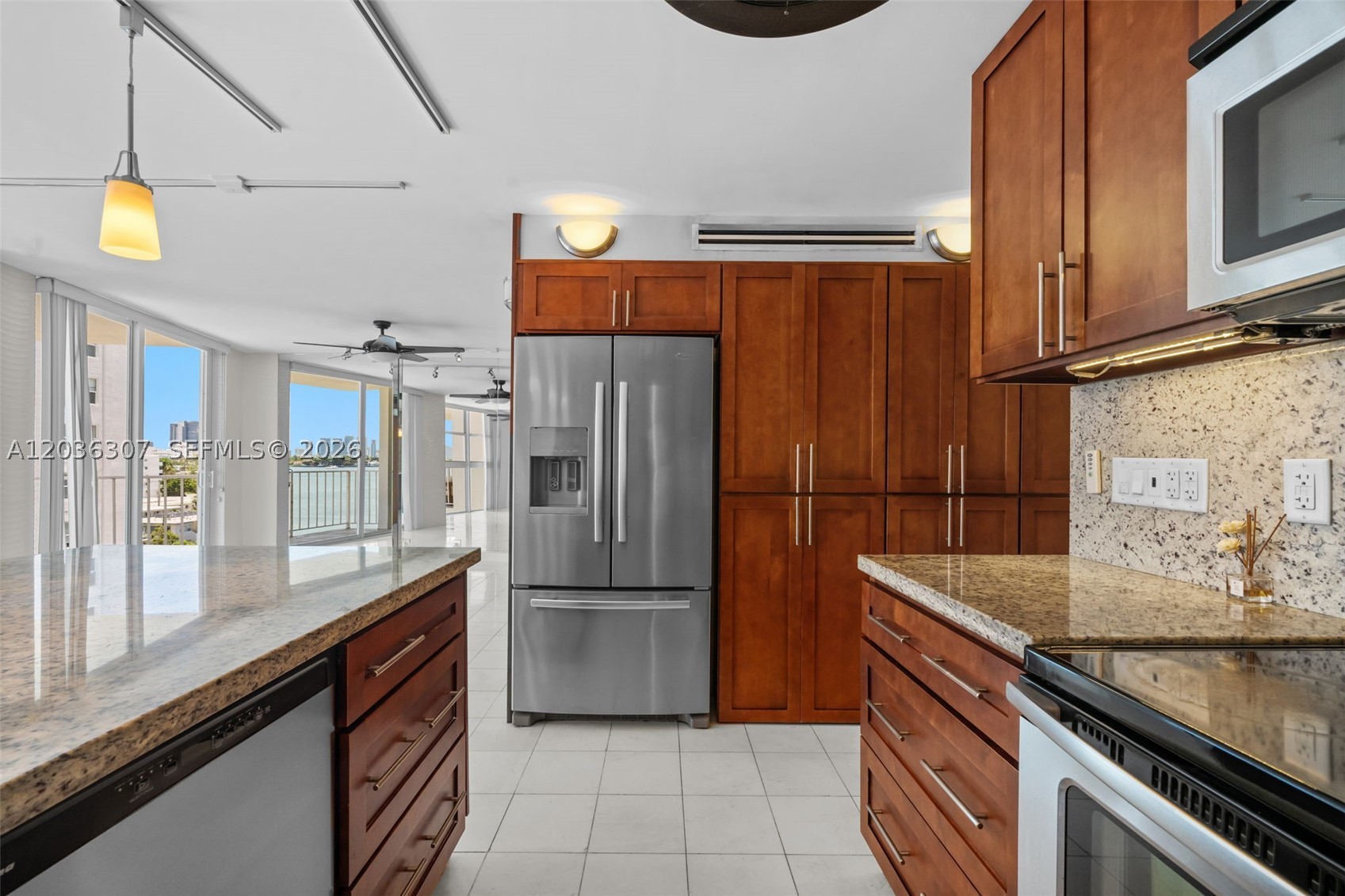 BAYVIEW TERR CONDO - Residential