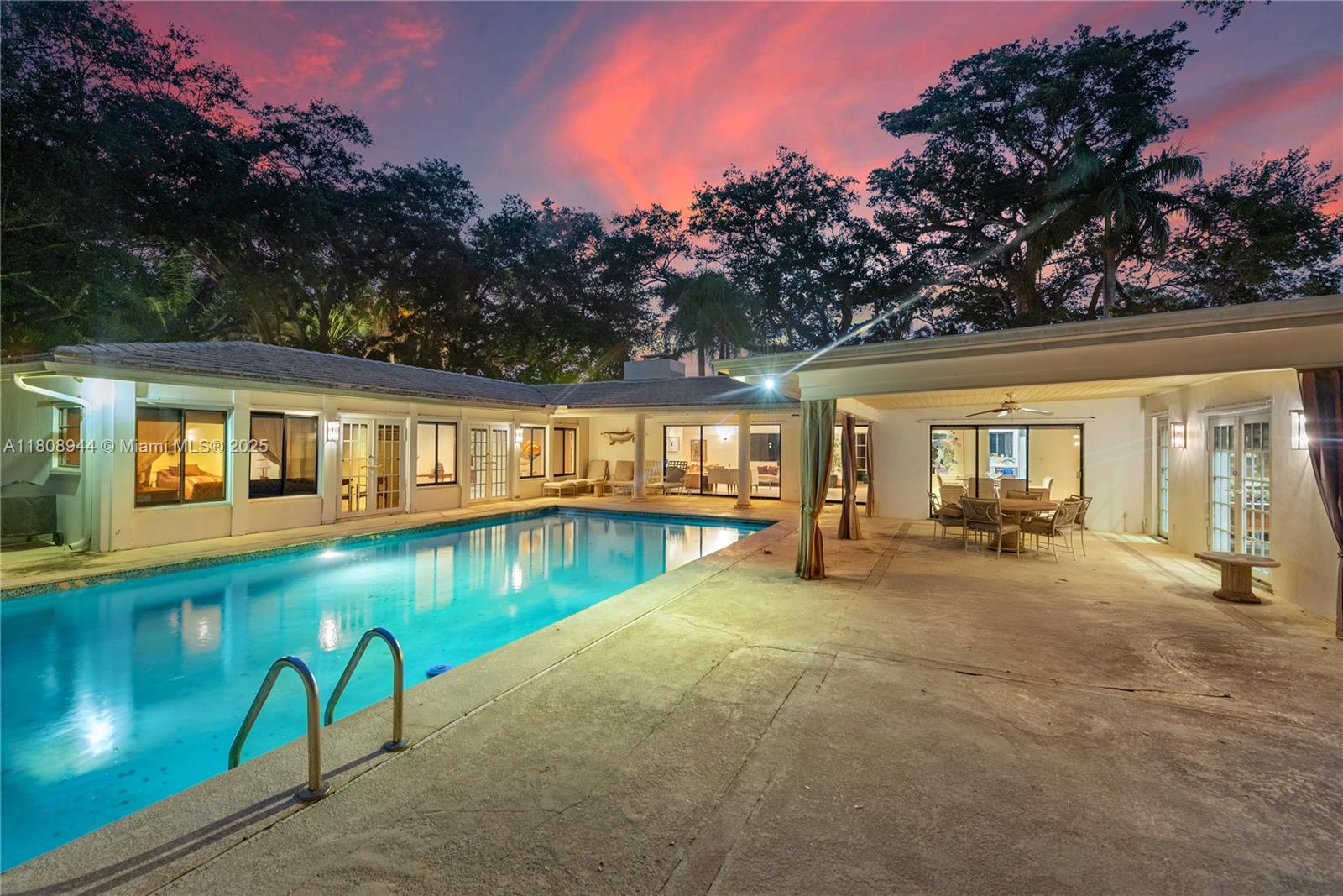 PALM VISTA - Residential