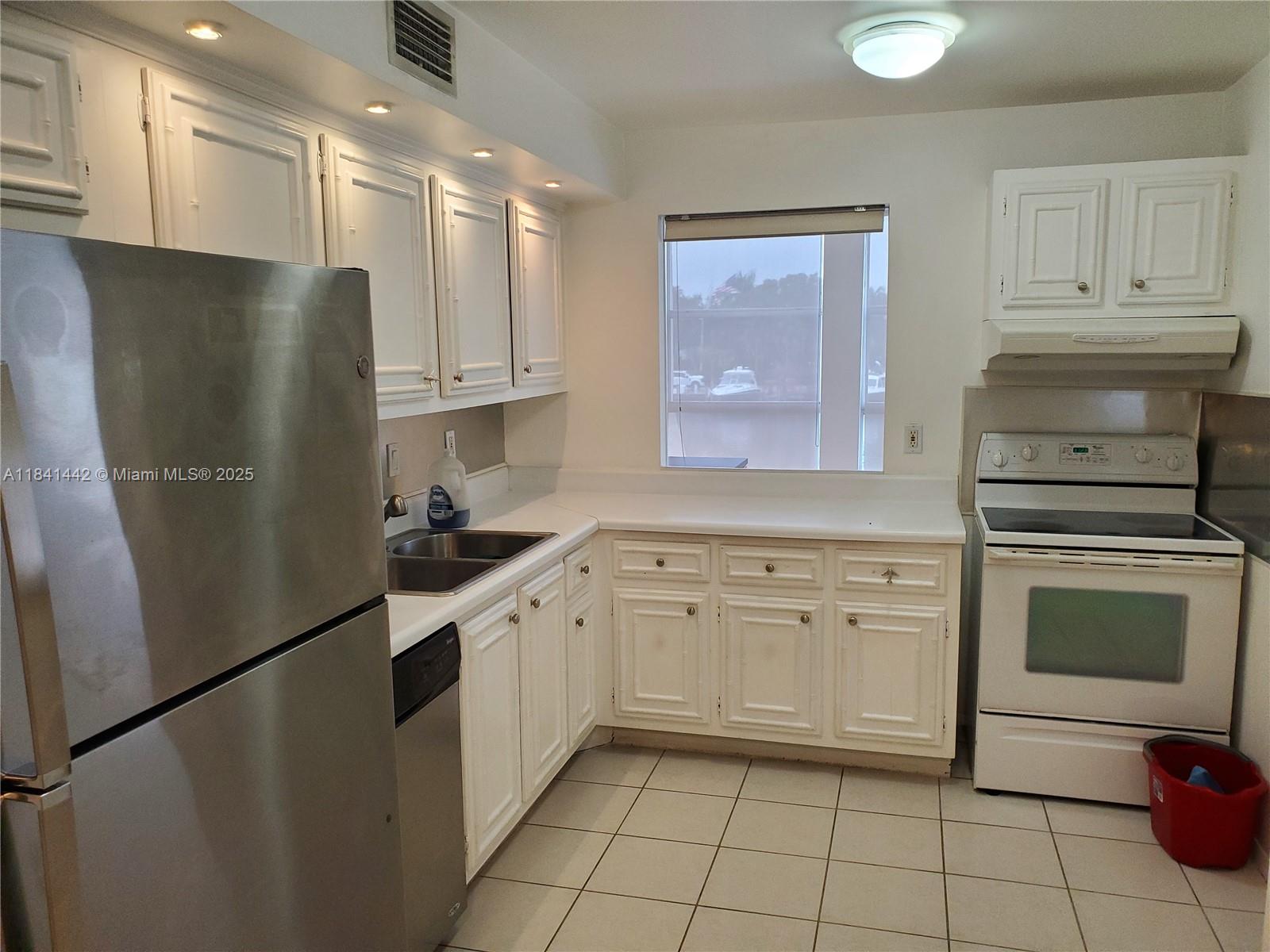 DESOTO PARK CONDO - Residential Lease