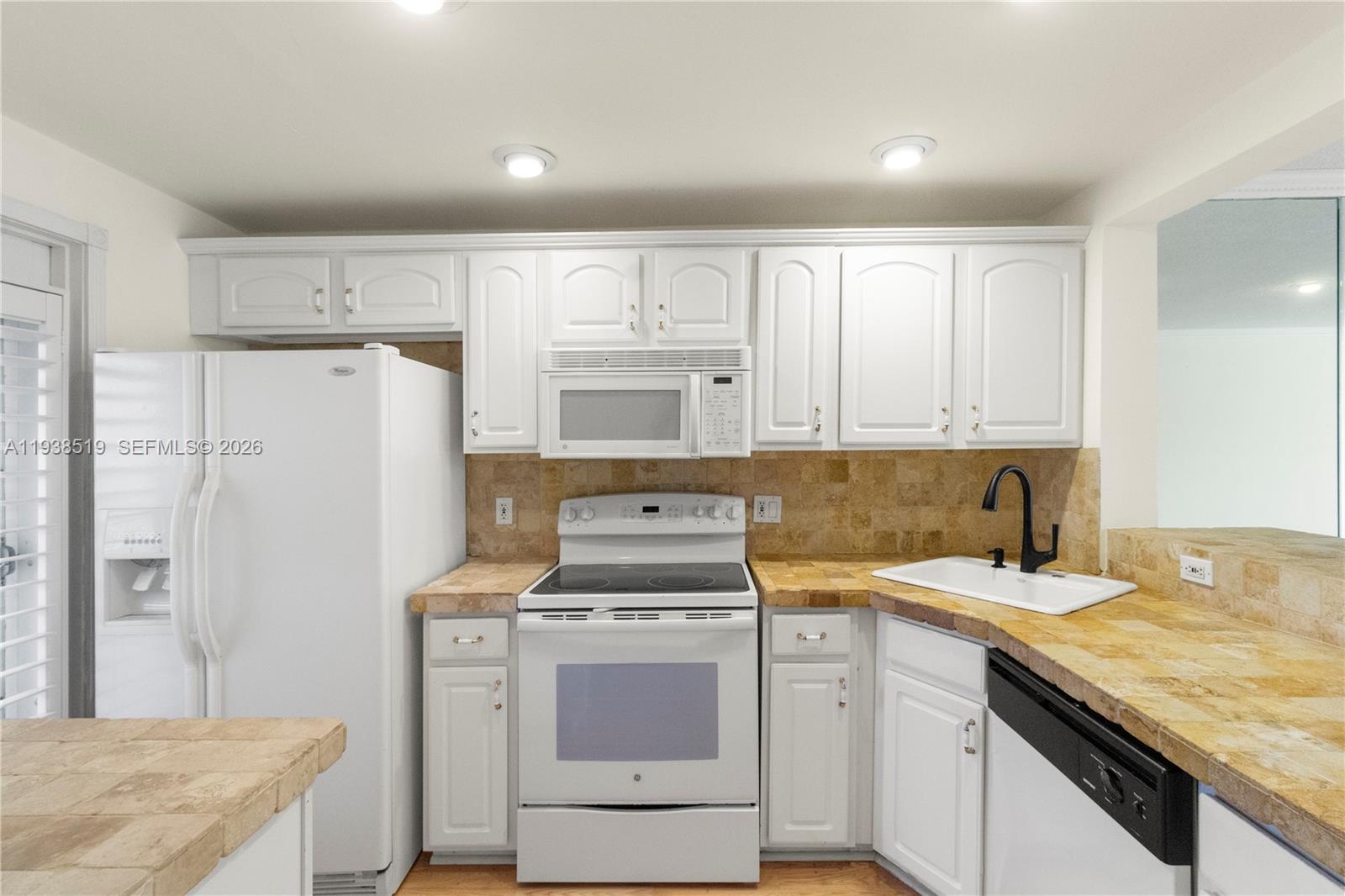 ISLE OF PARADISE CO-OP F - Residential