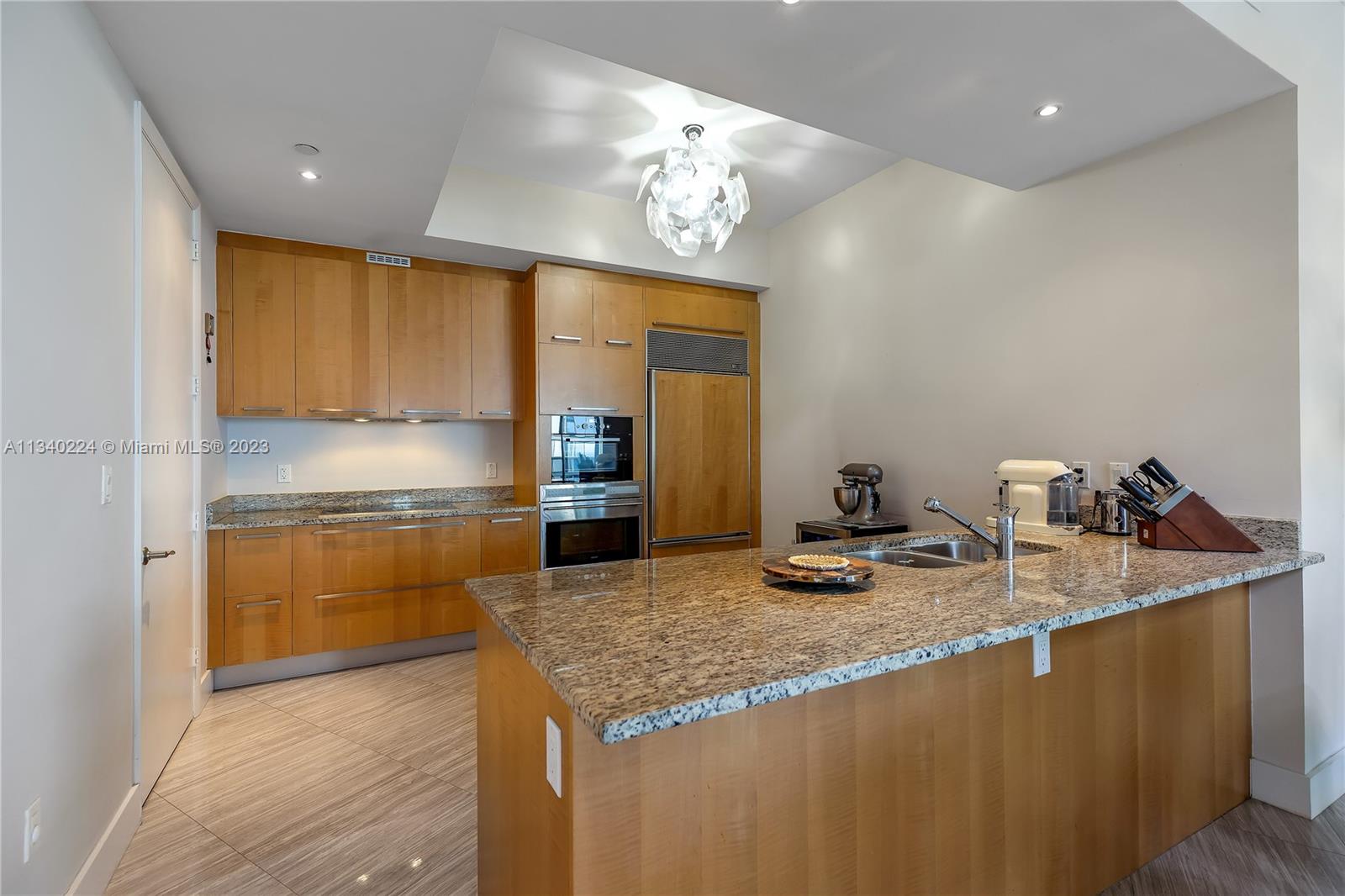 TDR TOWER III CONDO - Residential