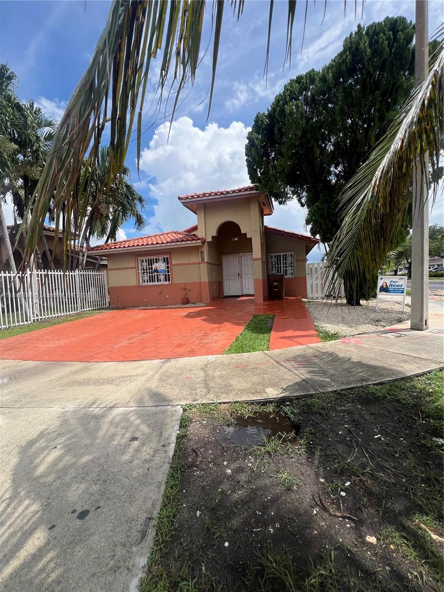 EL PRADO COUNTRY CLUB 4TH - Residential Lease