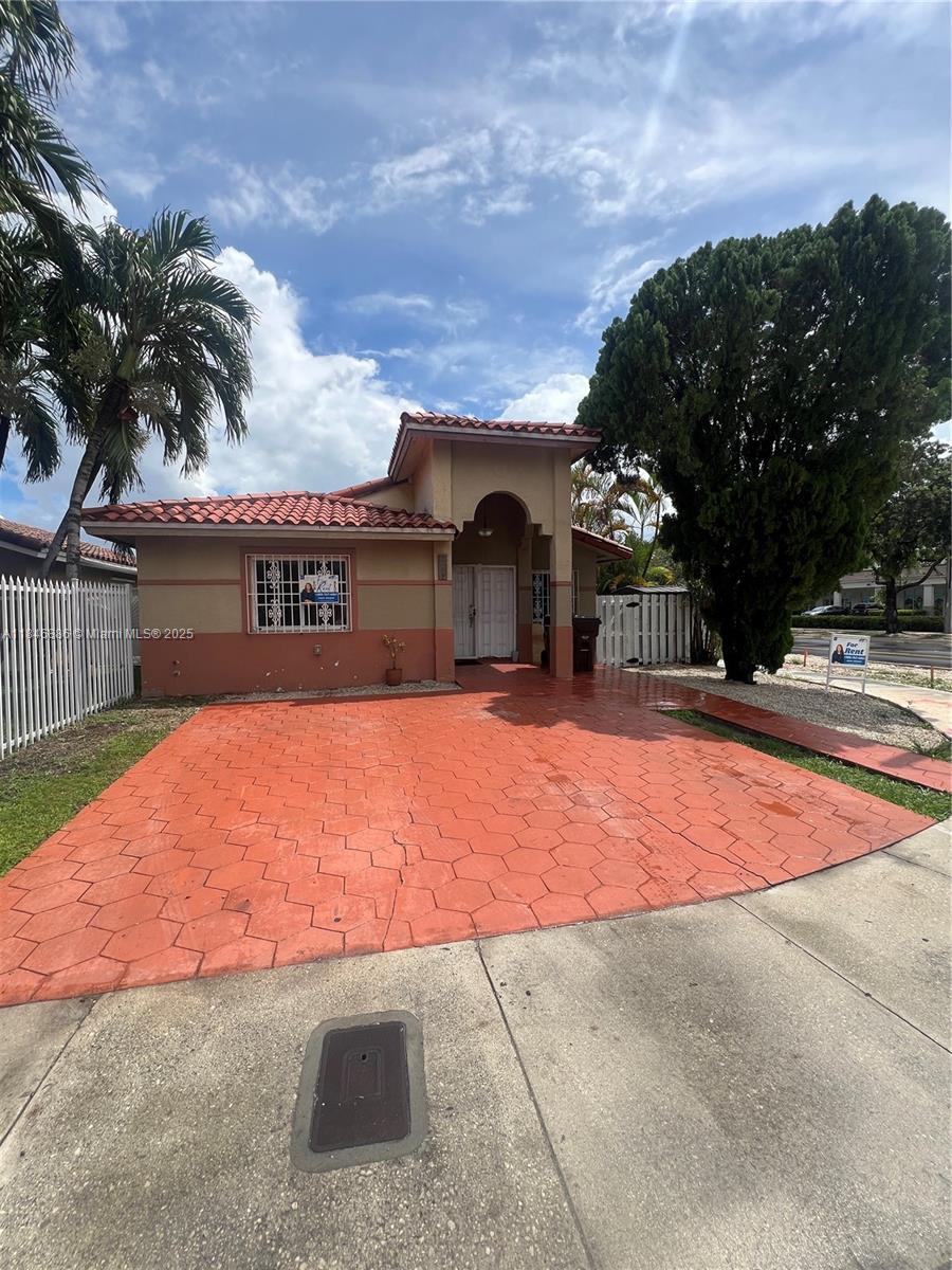 EL PRADO COUNTRY CLUB 4TH - Residential Lease