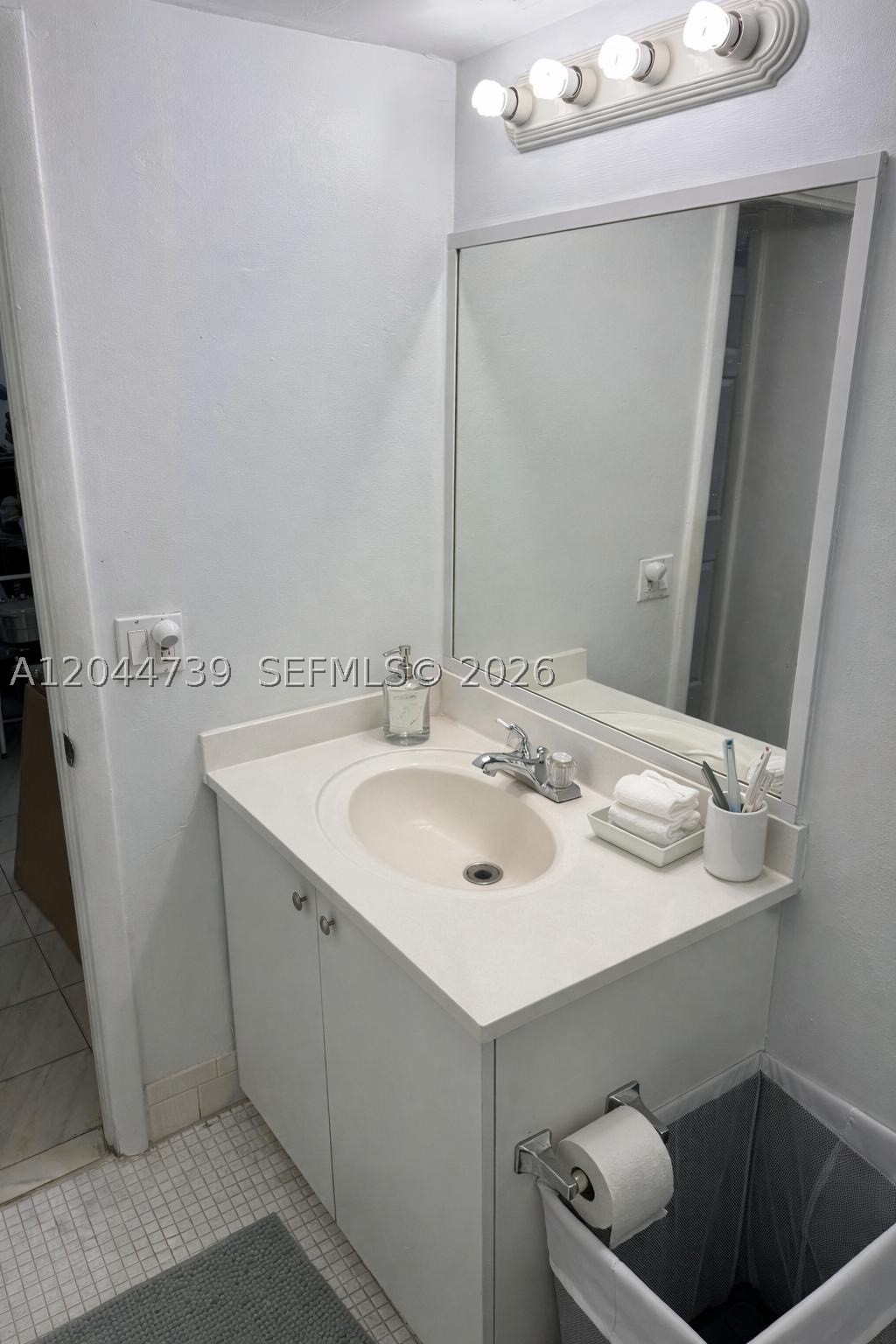 SAMARI LAKE EAST CONDO - Residential
