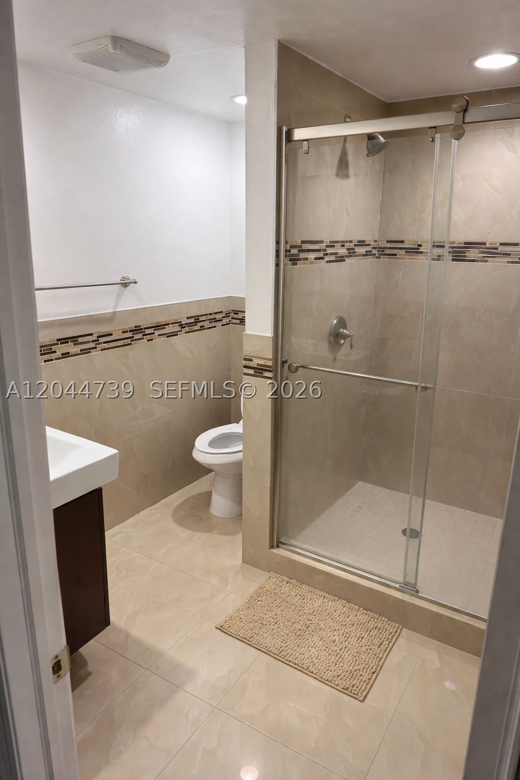 SAMARI LAKE EAST CONDO - Residential