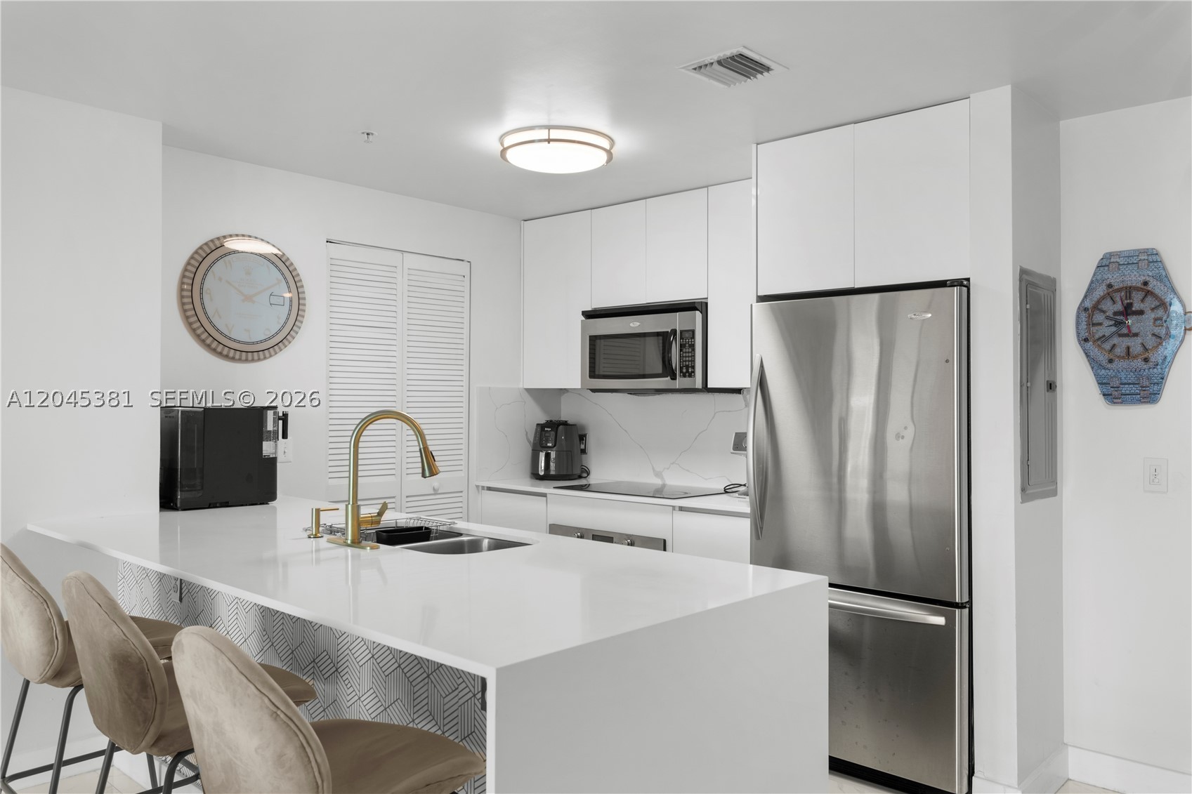 MET 1 CONDO - Residential