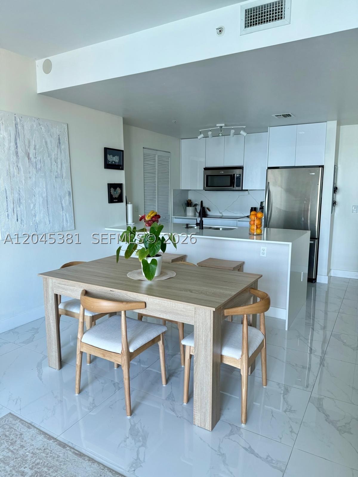 MET 1 CONDO - Residential