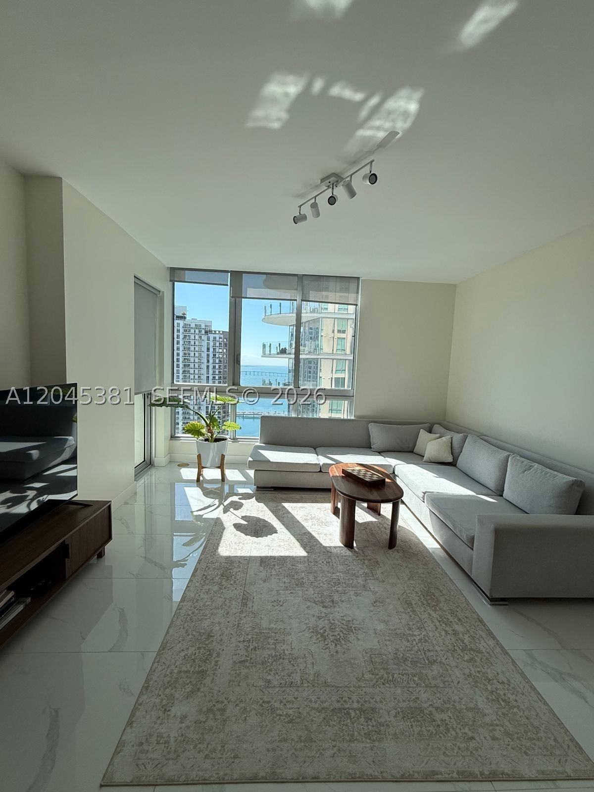 MET 1 CONDO - Residential