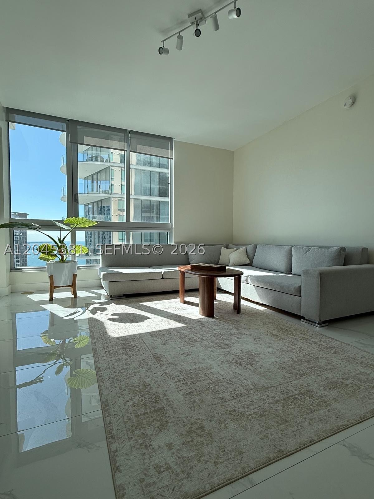MET 1 CONDO - Residential