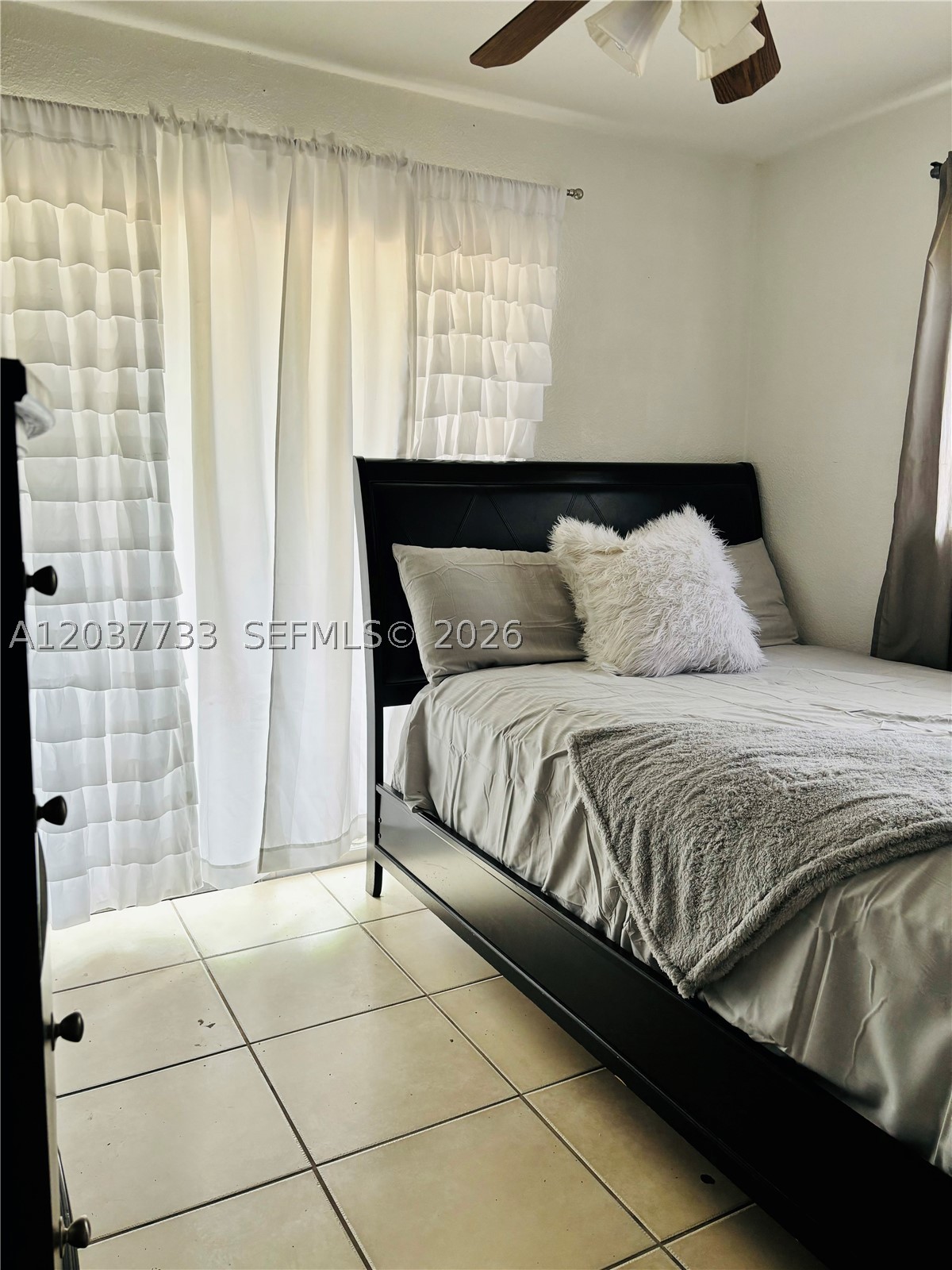 STIRLING LAKE - Residential