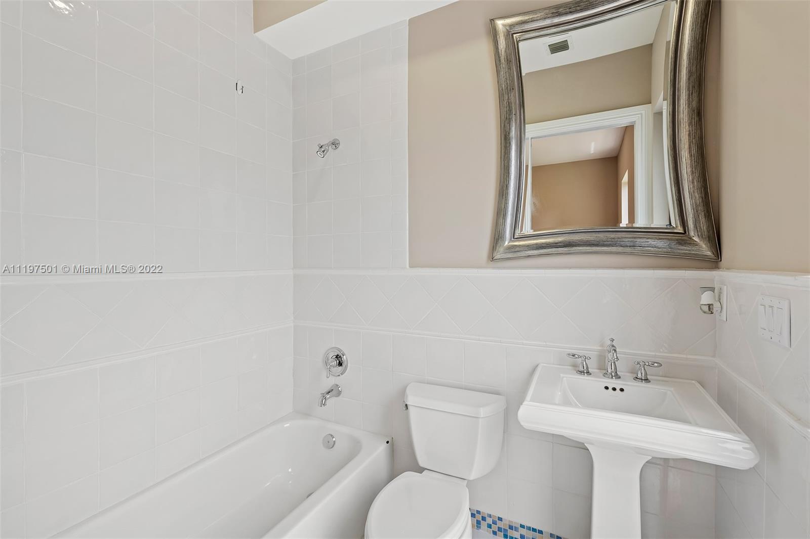 SEVEN ISLES - LAS OLAS - Residential