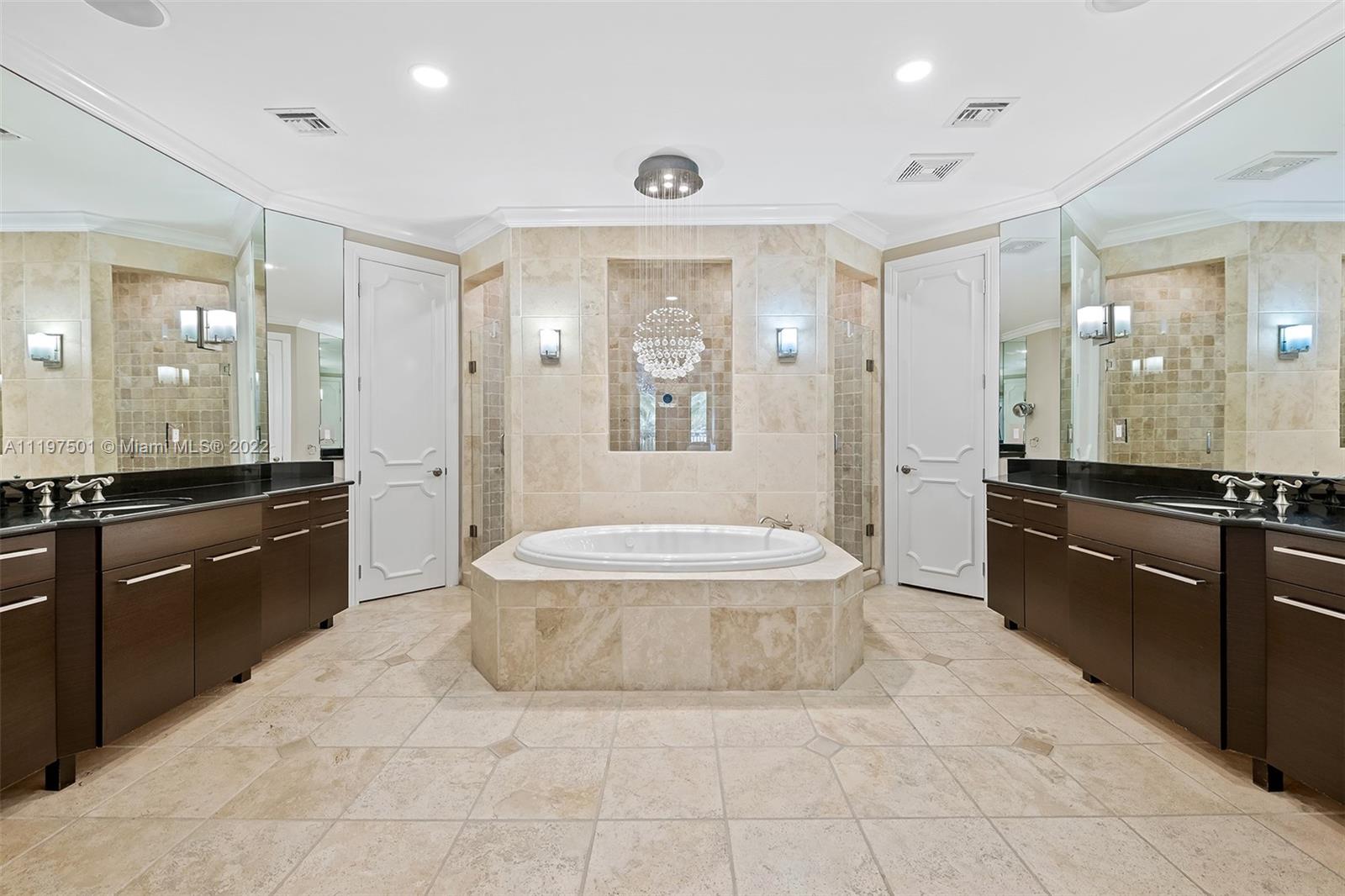 SEVEN ISLES - LAS OLAS - Residential