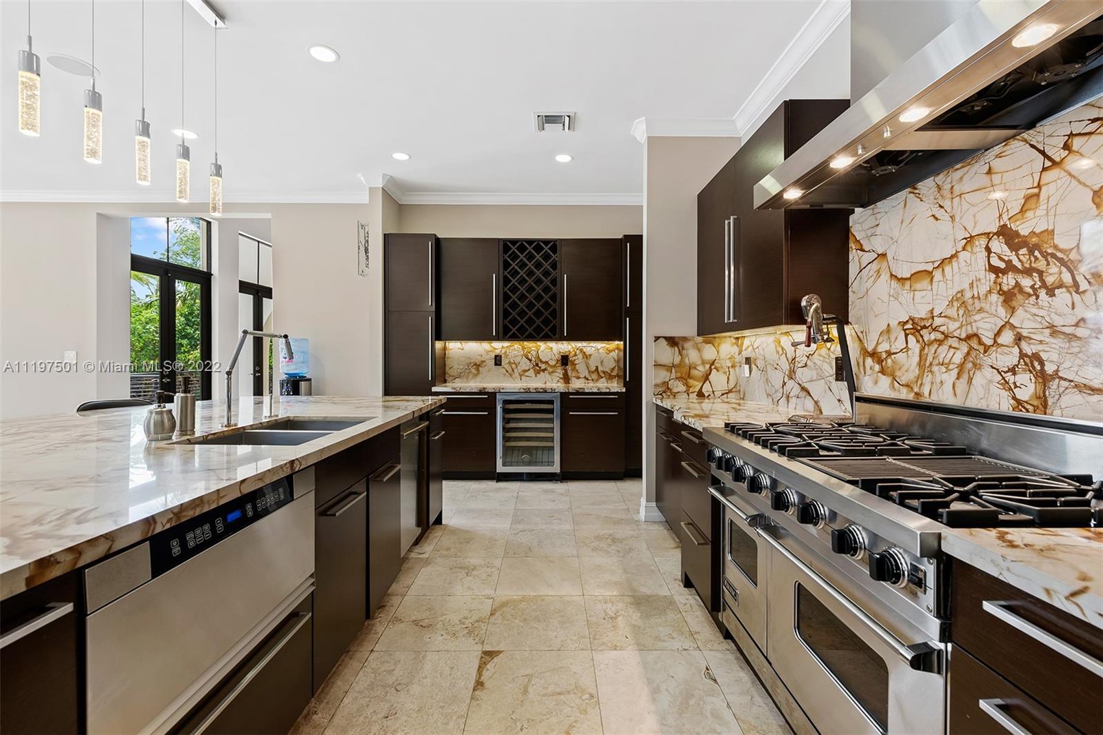 SEVEN ISLES - LAS OLAS - Residential