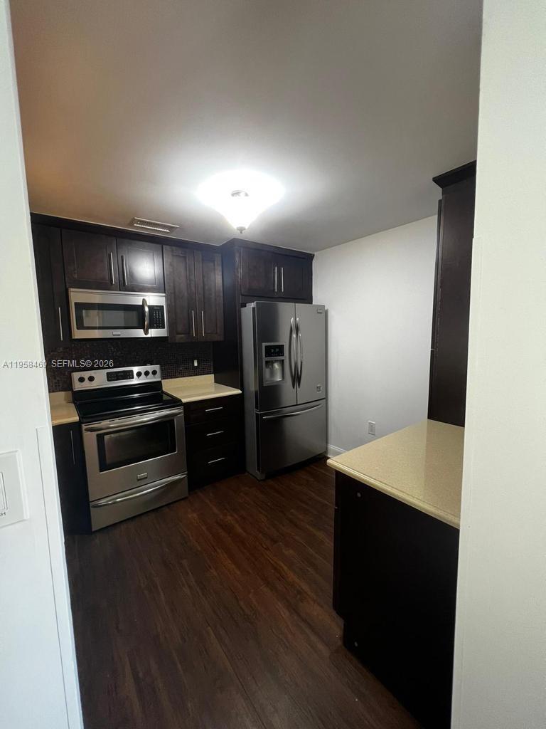 Fabulously 2/2 condo in the desirable STERLING gated community, spacious living room. Tile floor and laminated floor. Beautiful kitchen, SS appliances. All bedrooms have walk-in closets. Washer and Dryer * The Sterling is gated community offering: Clubhouse, Fitness & Racket Ball Rm, Pool, Spa-Hot Top, Tennis Court, BBQ Area, Playground, Car Wash station. Conveniently located, close to Publix, Restaurants, Keiser University, WPB Downtown, I-95, PBI Airport.