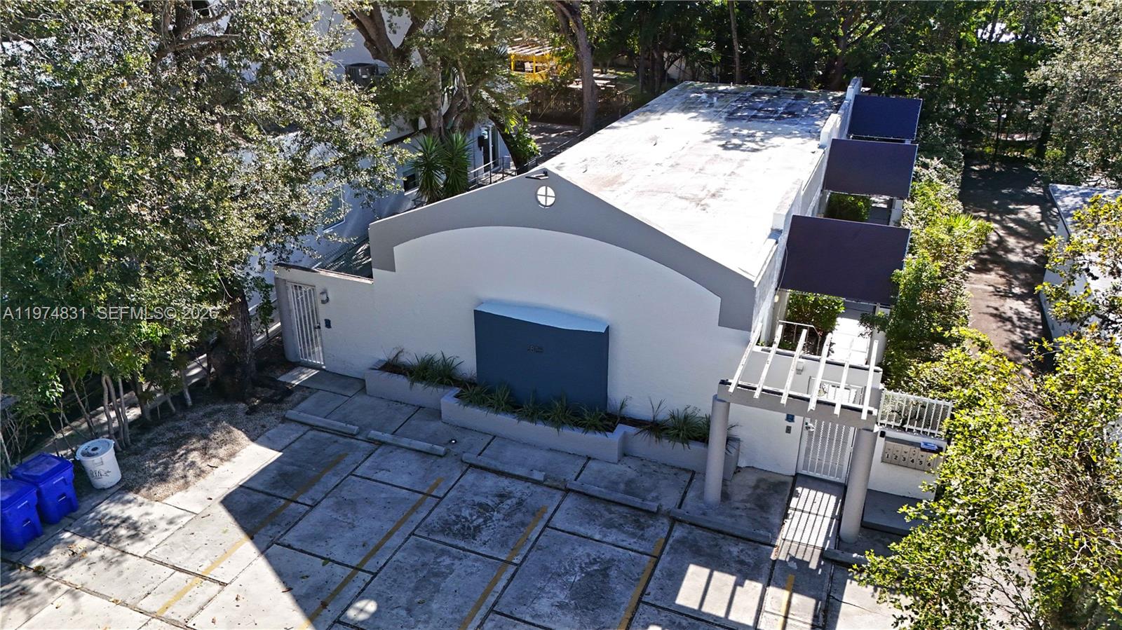 BRICKELL ESTATES - Residential Income