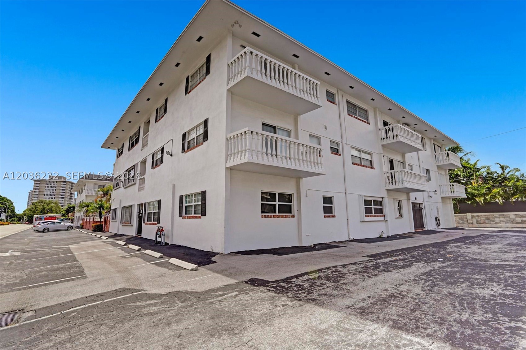 COLONIAL MANOR EAST APART - Residential