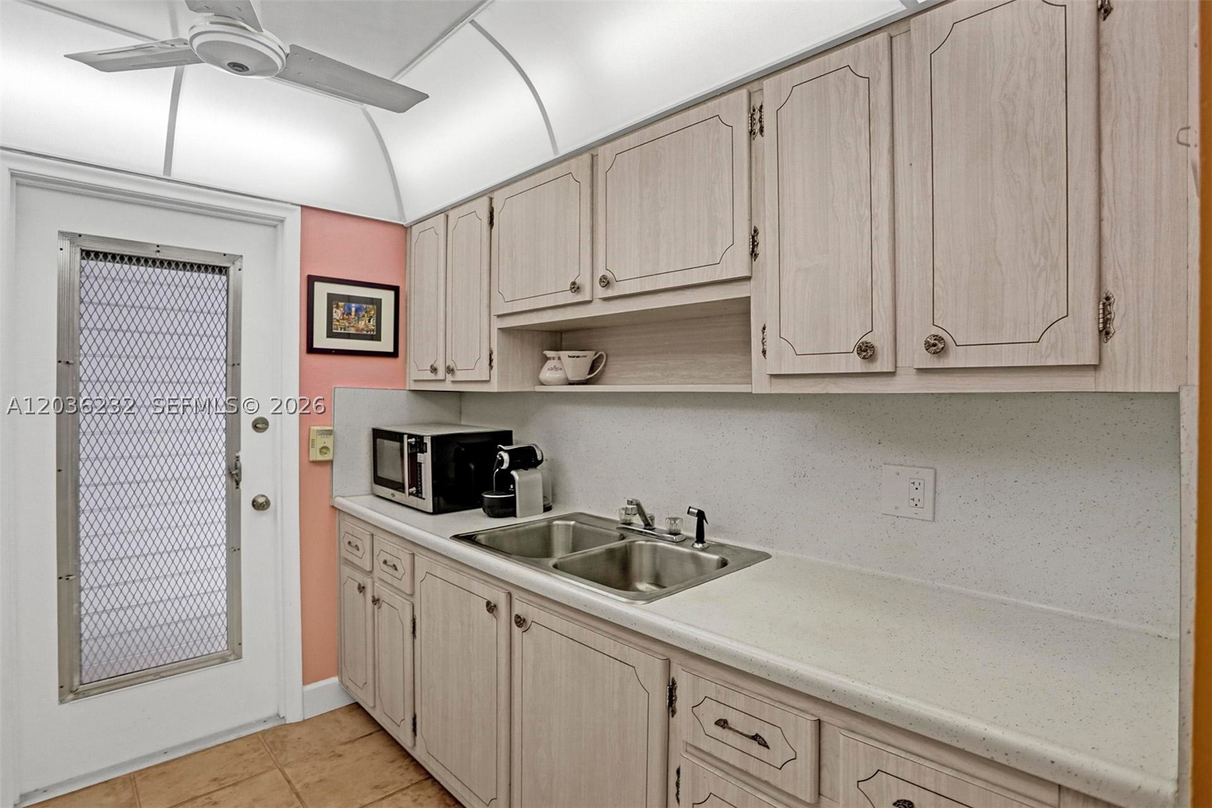 COLONIAL MANOR EAST APART - Residential