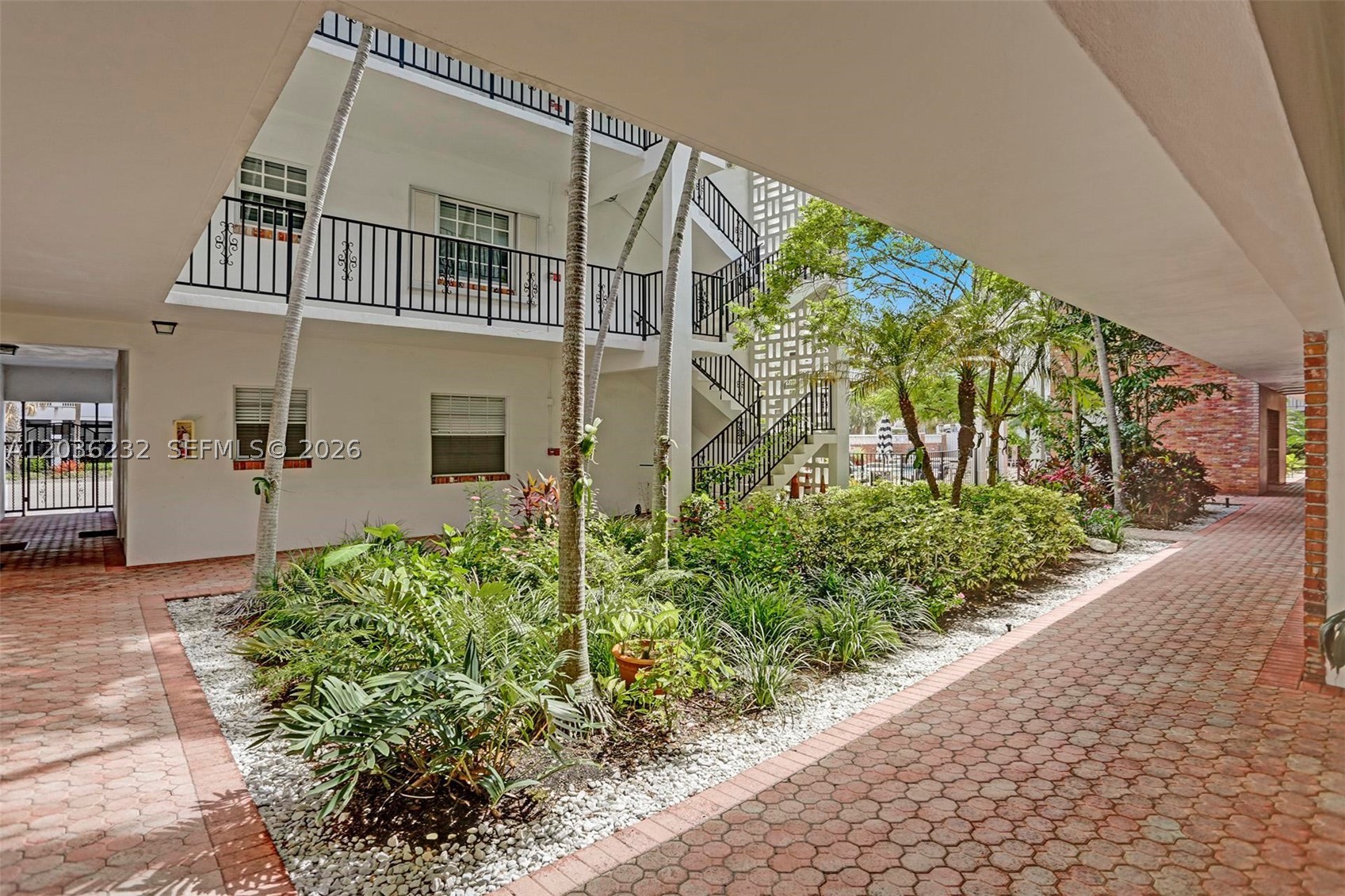 COLONIAL MANOR EAST APART - Residential