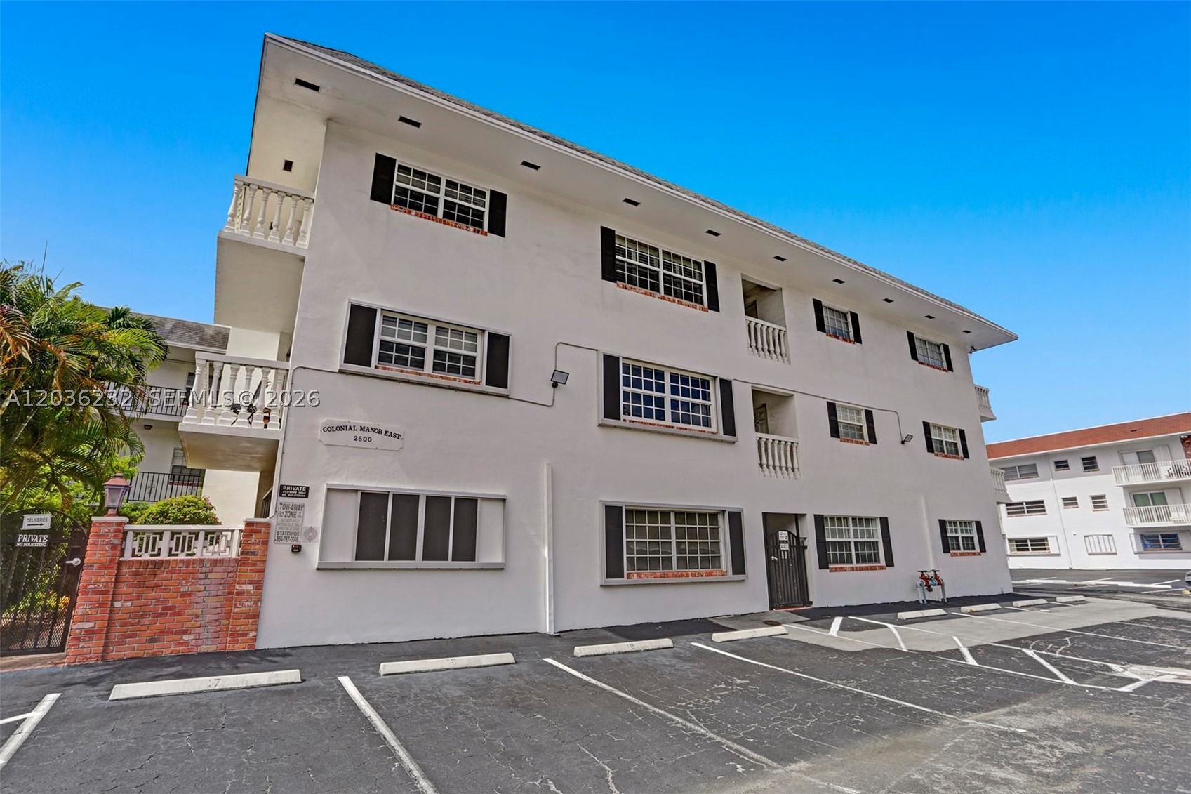 COLONIAL MANOR EAST APART - Residential