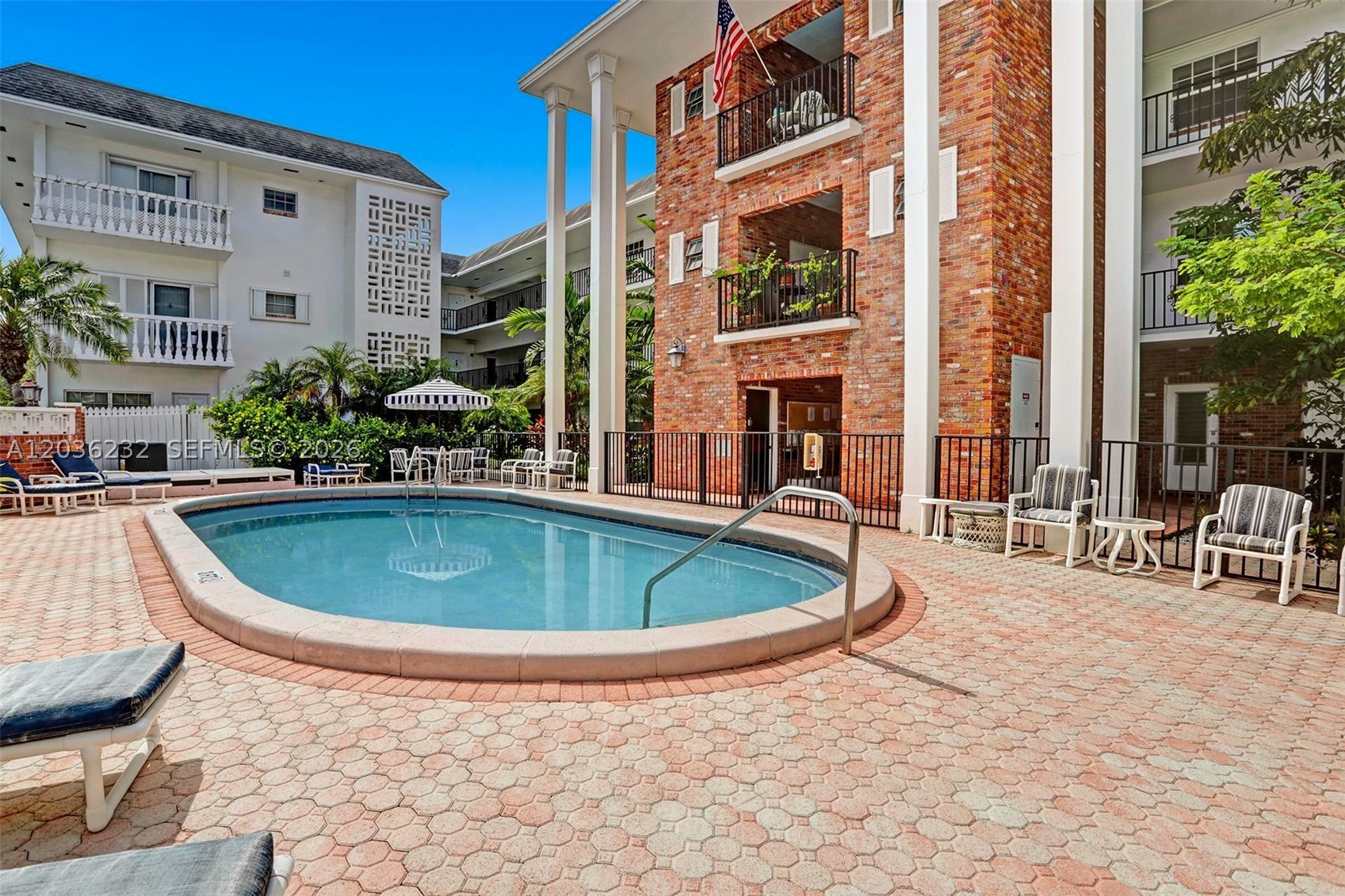 COLONIAL MANOR EAST APART - Residential