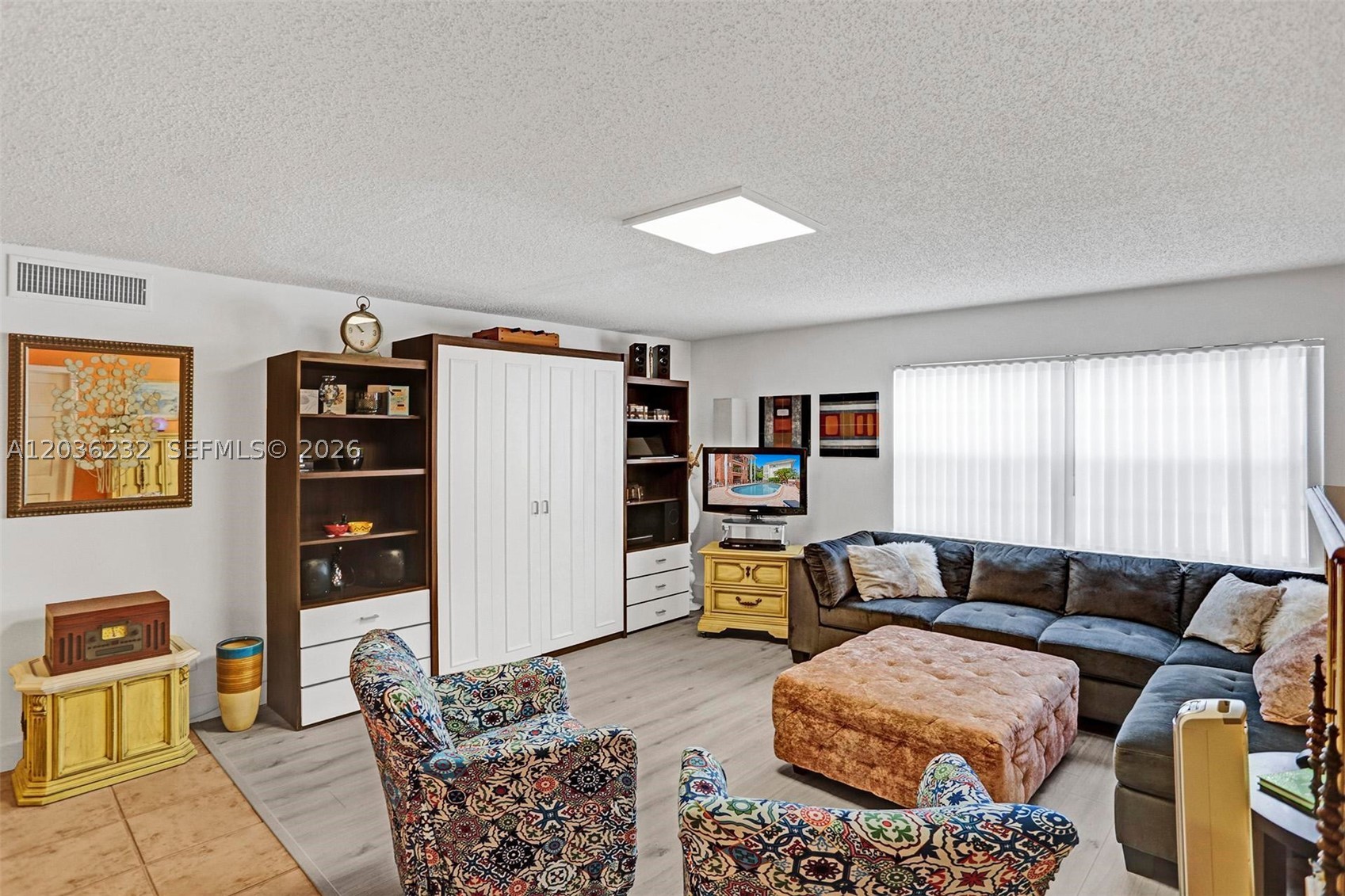 COLONIAL MANOR EAST APART - Residential